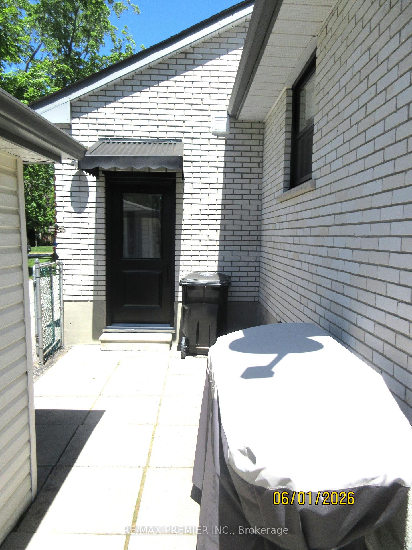 1 Victoria Street, Innisfil — photo 3 of 5