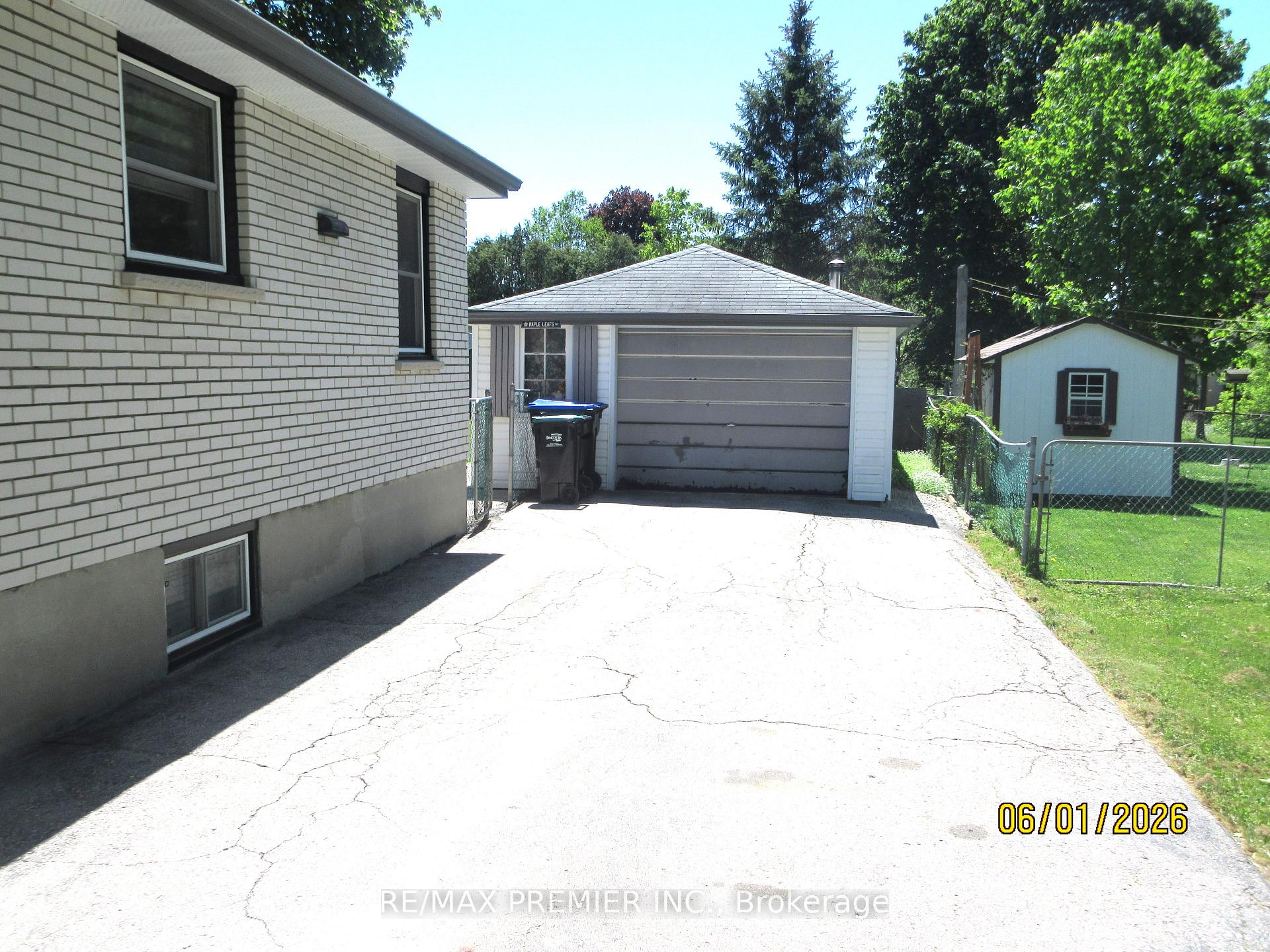1 Victoria Street, Innisfil — photo 4 of 5