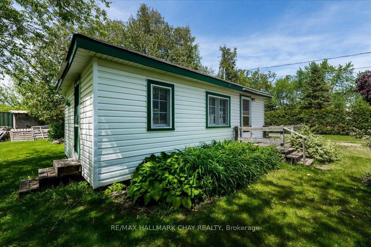 1056 Ewart Street, Innisfil — photo 2 of 5