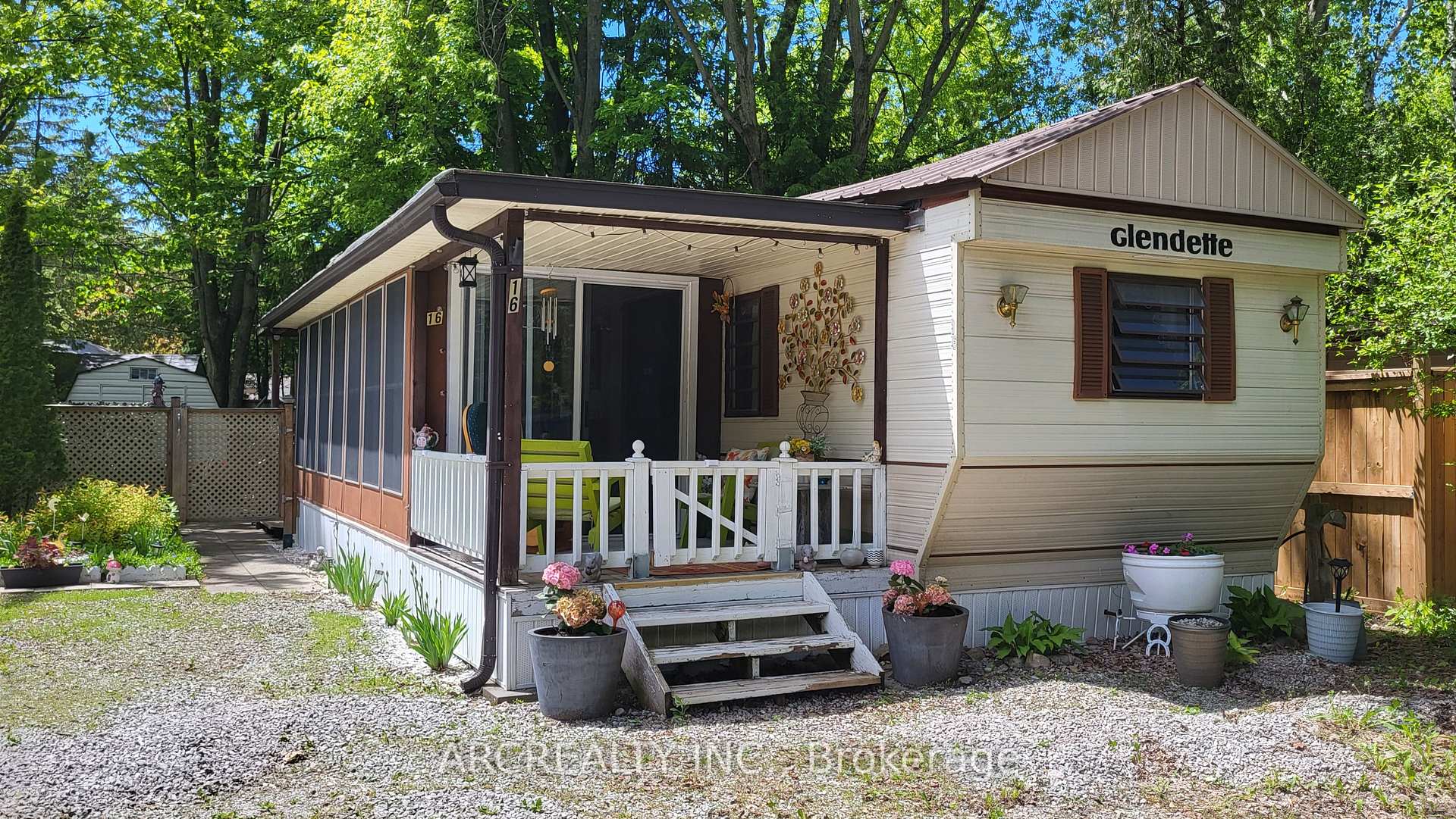 16 Chickadee Court, Georgina, ON L0E 1N0 — Georgina, Ontario