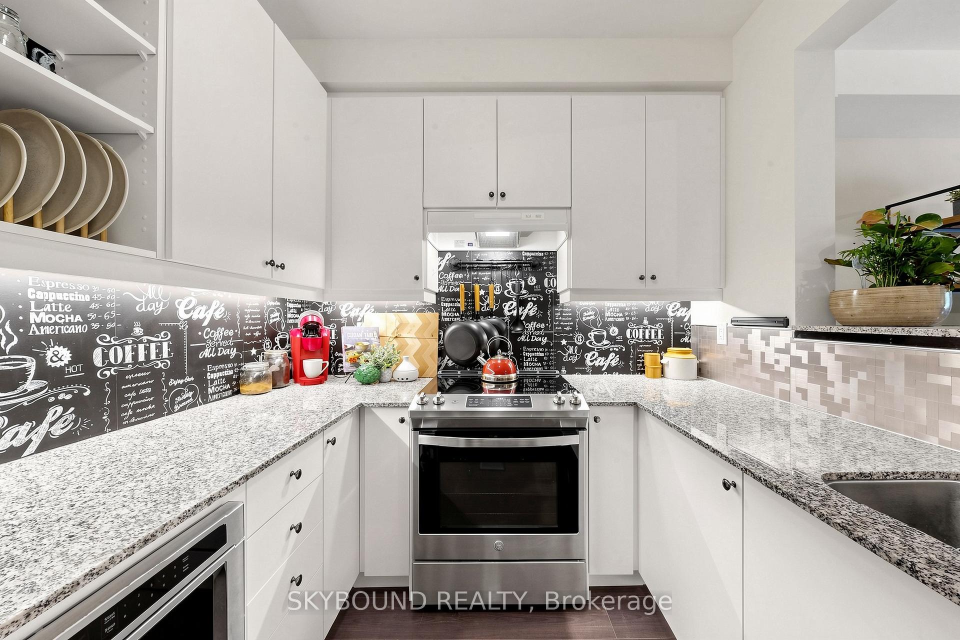 110 Grew Boulevard TH07, Georgina — photo 2 of 5