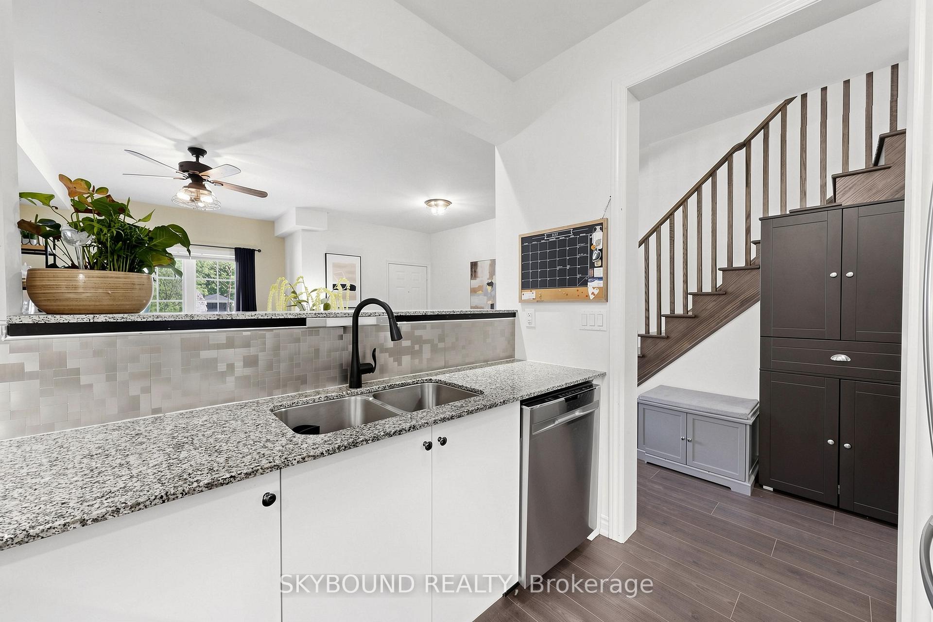 110 Grew Boulevard TH07, Georgina — photo 4 of 5