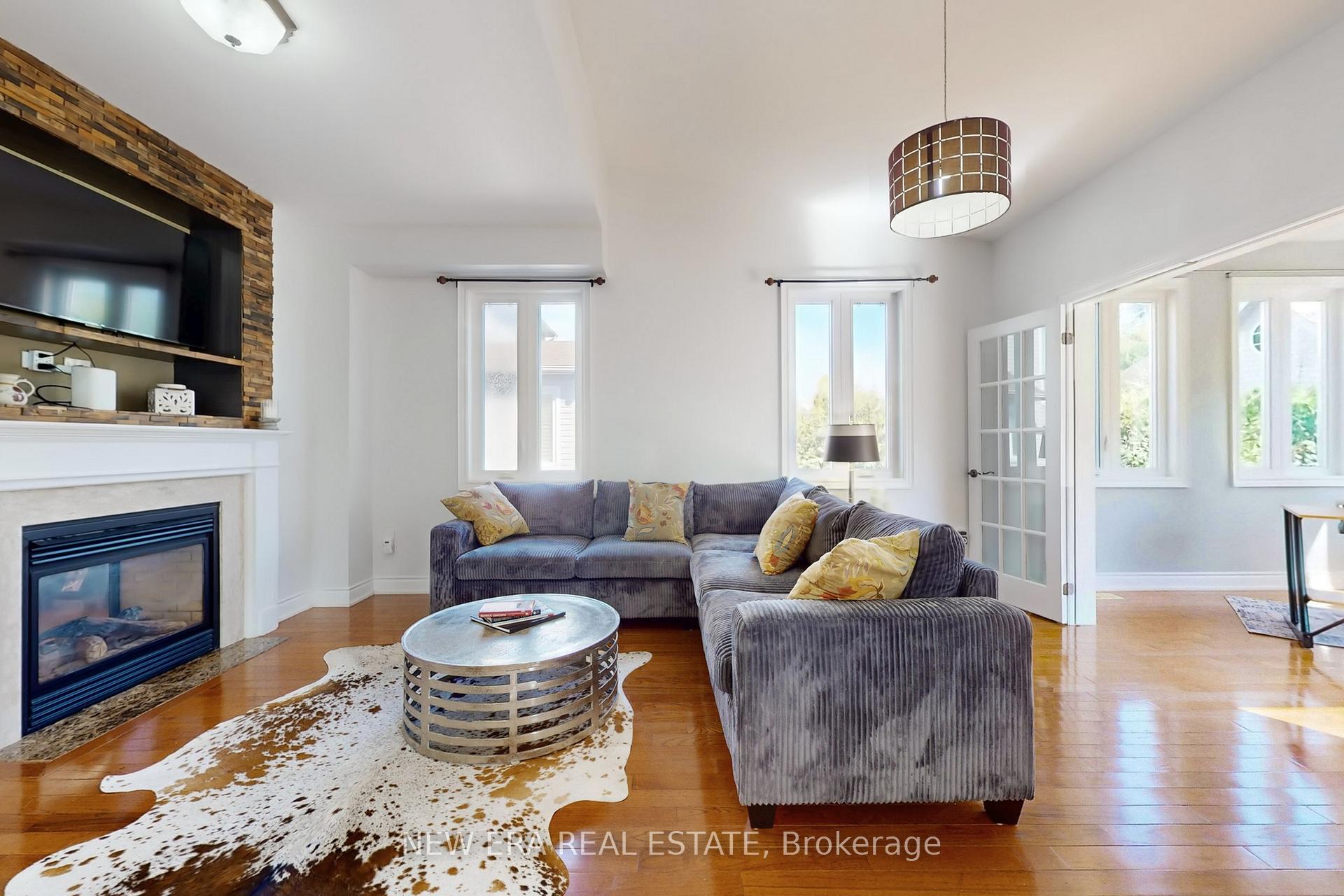 1031 Lake Drive N, Georgina — photo 4 of 5