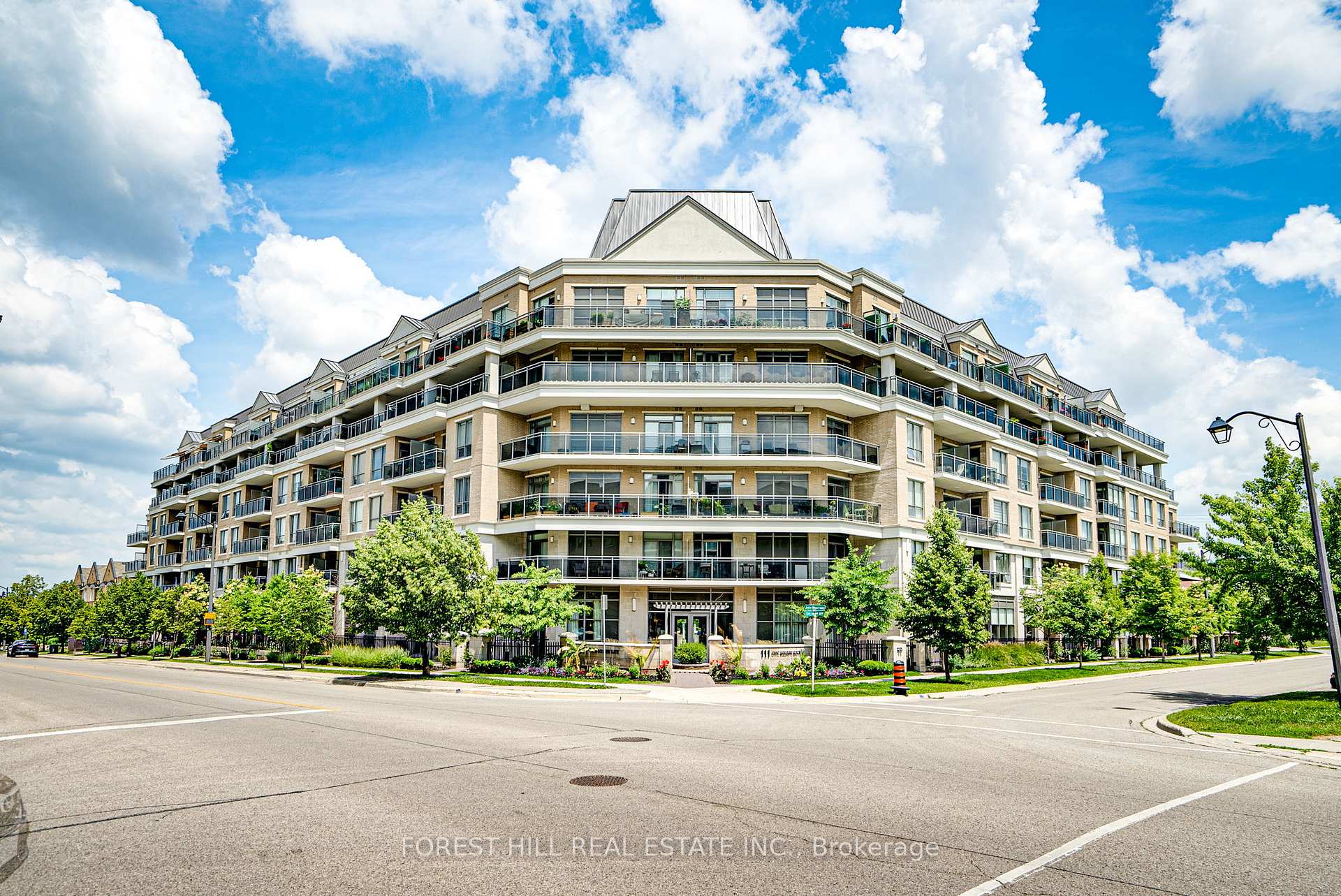 111 Civic Square Gate 609, Aurora, ON L4G 0S6 — Aurora, Ontario