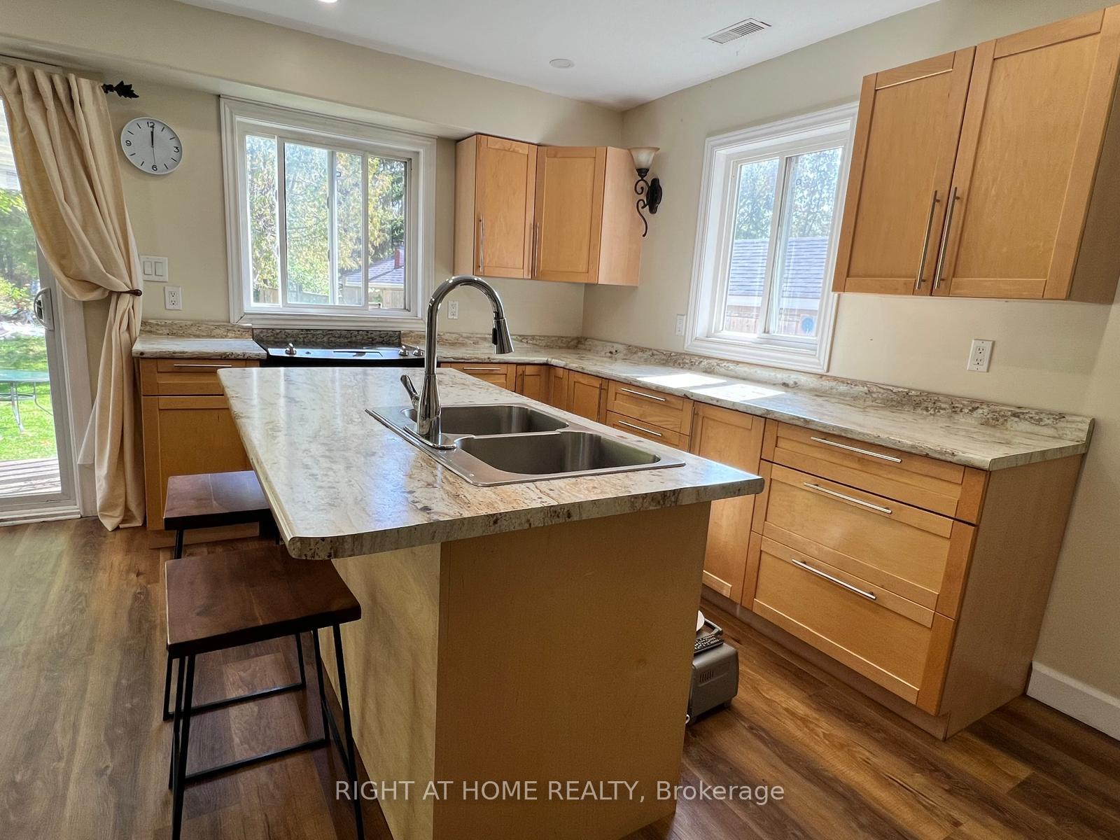 3273 Cove Avenue, Innisfil — photo 4 of 5