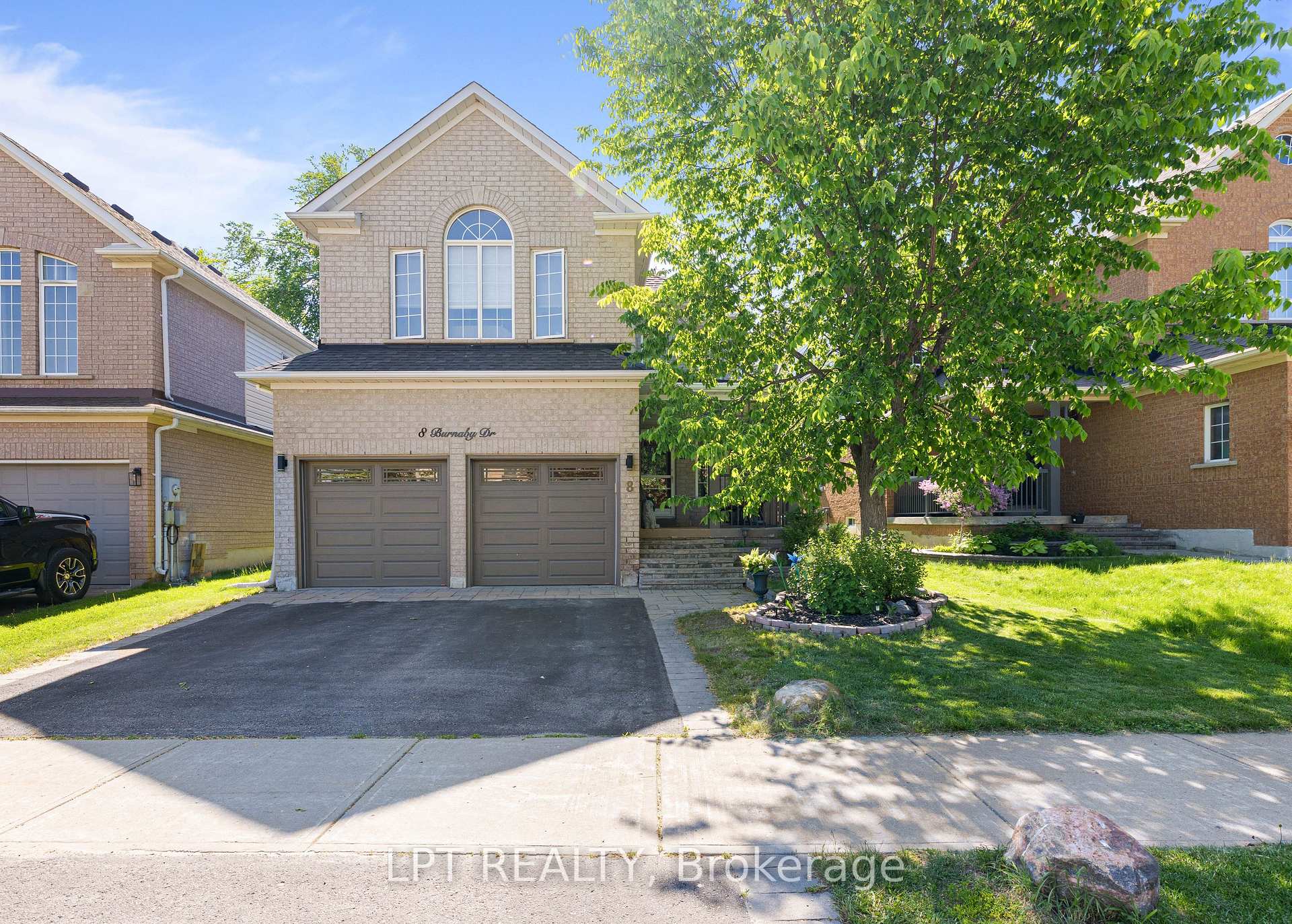 8 Burnaby Drive, Georgina — photo 2 of 5