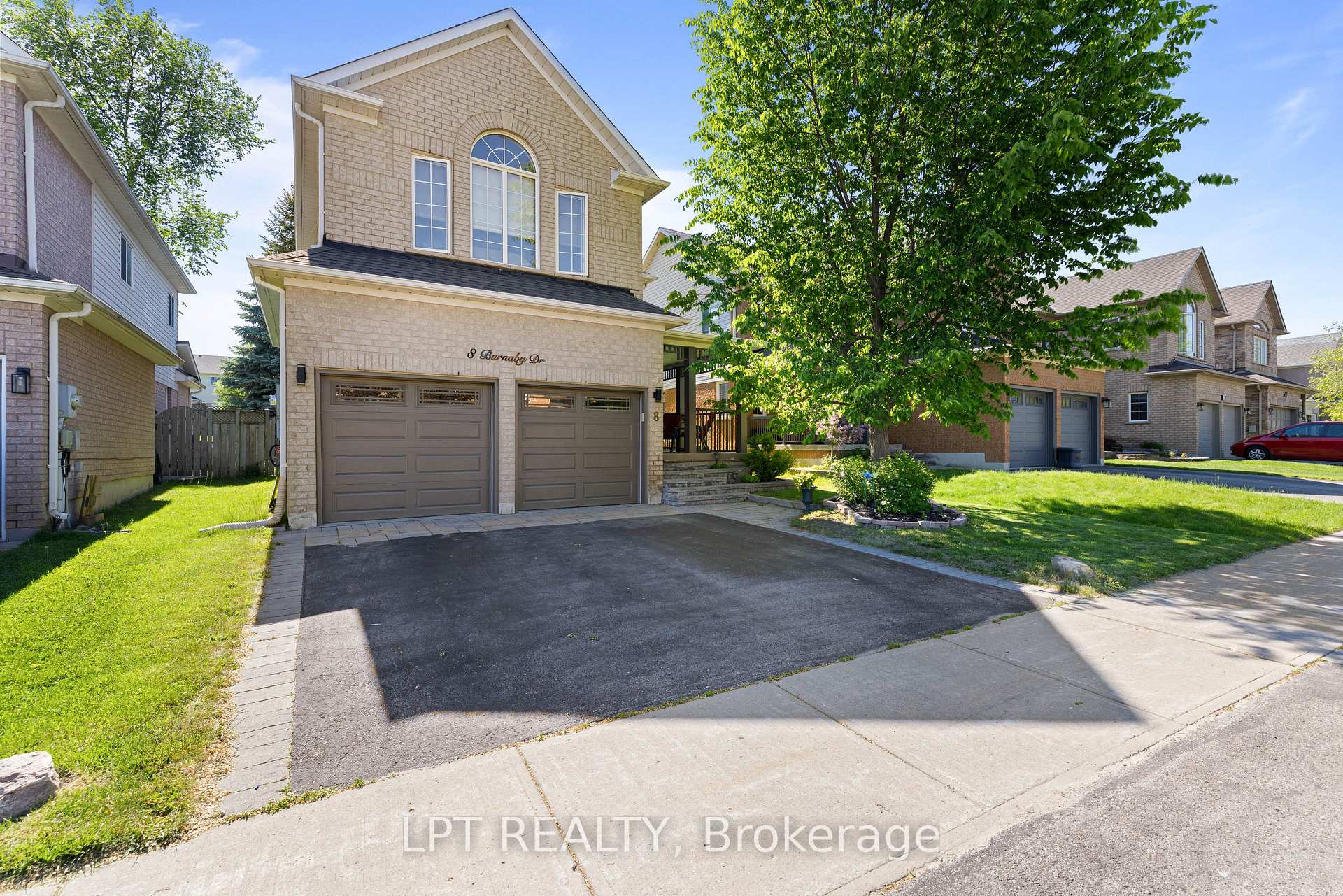 8 Burnaby Drive, Georgina — photo 3 of 5