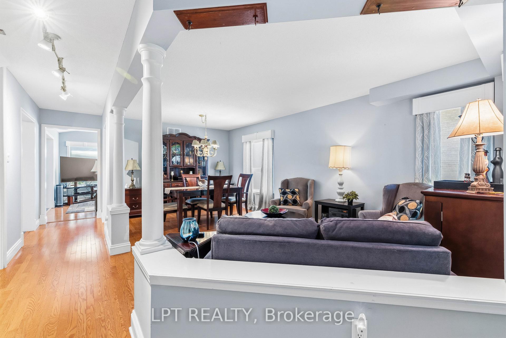 8 Burnaby Drive, Georgina — photo 5 of 5