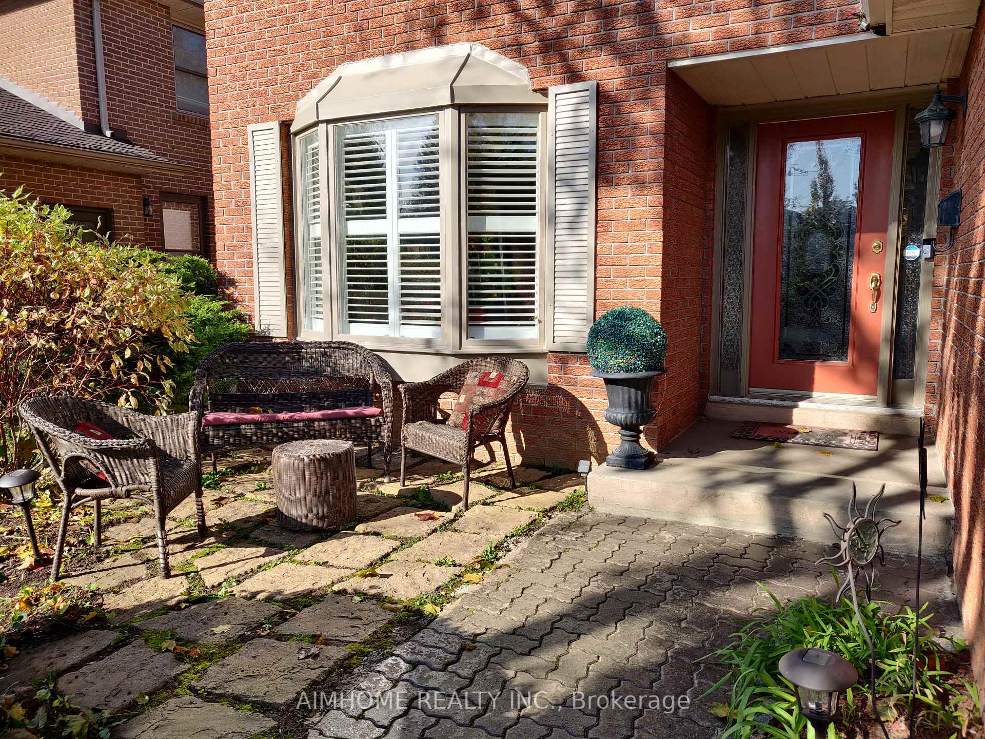 80 Golf Links Drive, Aurora — photo 2 of 5