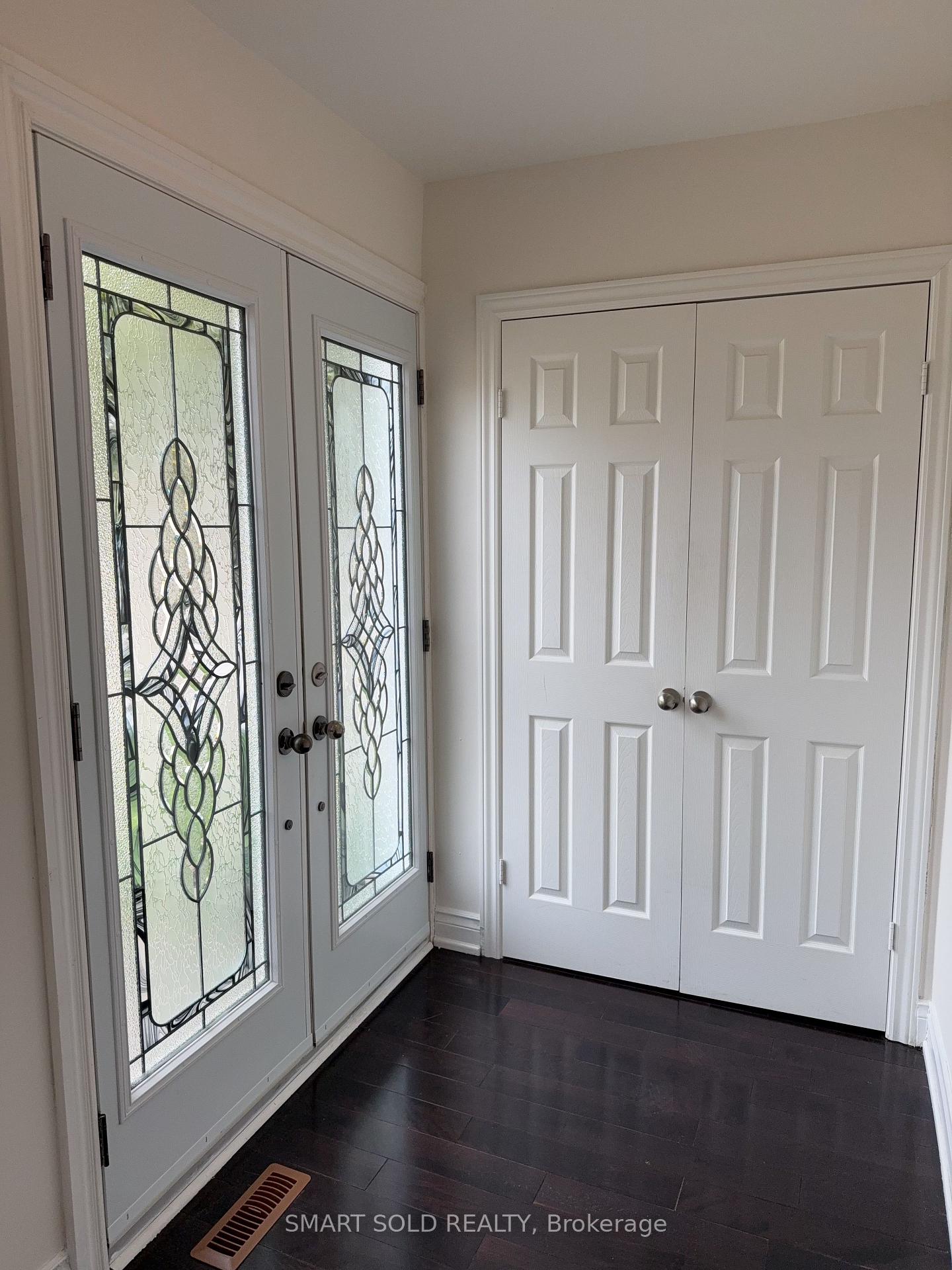 1 Hammond Drive, Aurora — photo 2 of 5