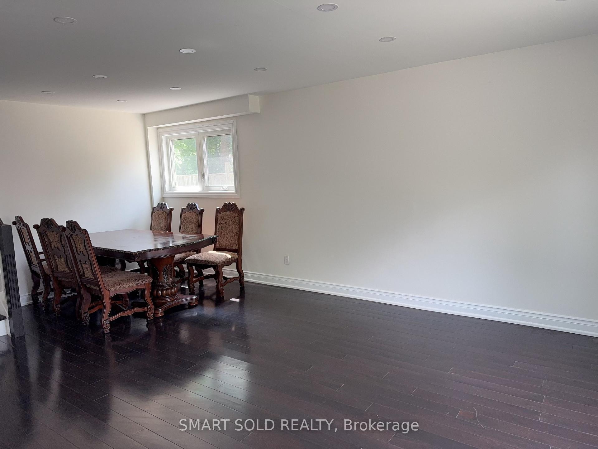 1 Hammond Drive, Aurora — photo 3 of 5