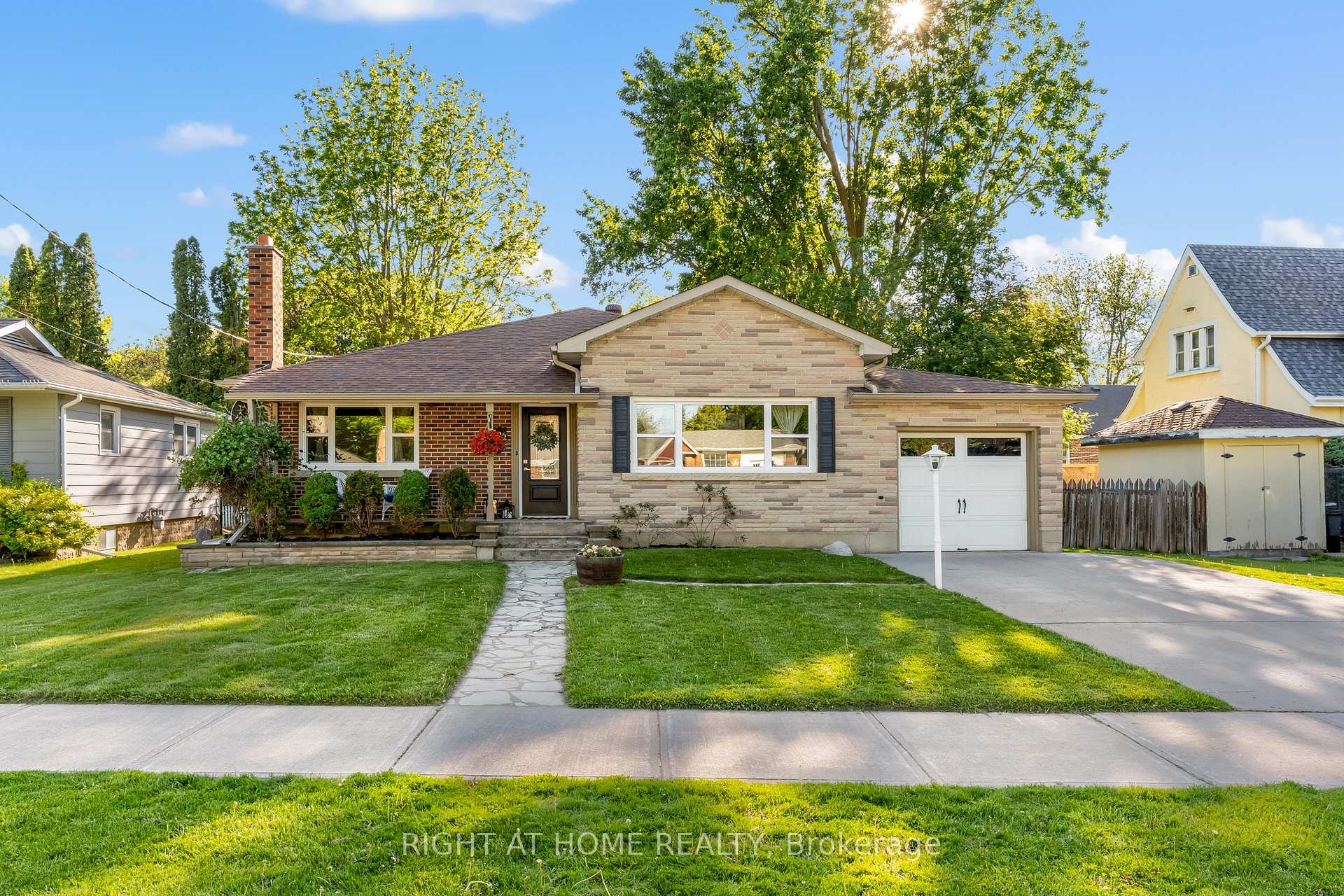102 Paris Street, New Tecumseth, ON L9R 1H2