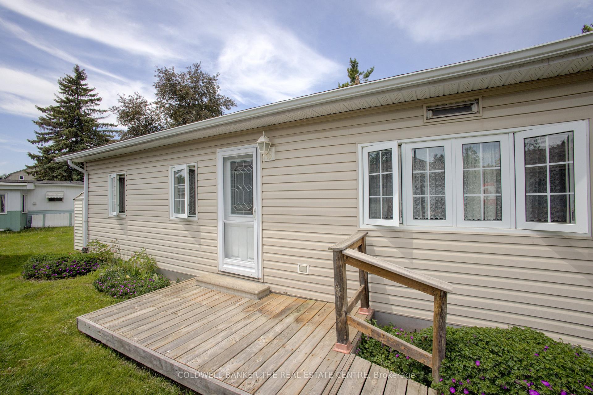 4 Locust Hill Drive, Innisfil — photo 2 of 5