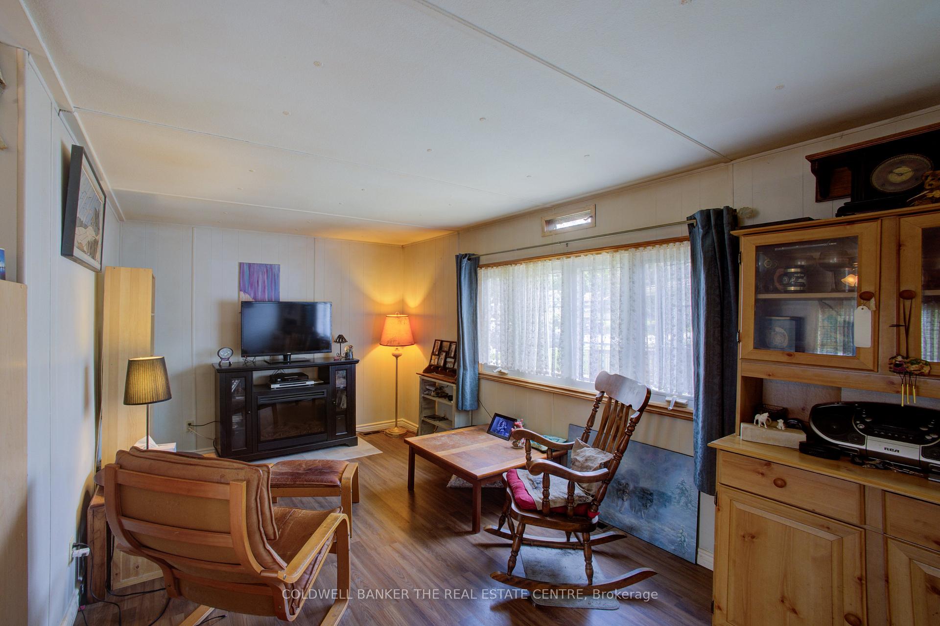 4 Locust Hill Drive, Innisfil — photo 4 of 5