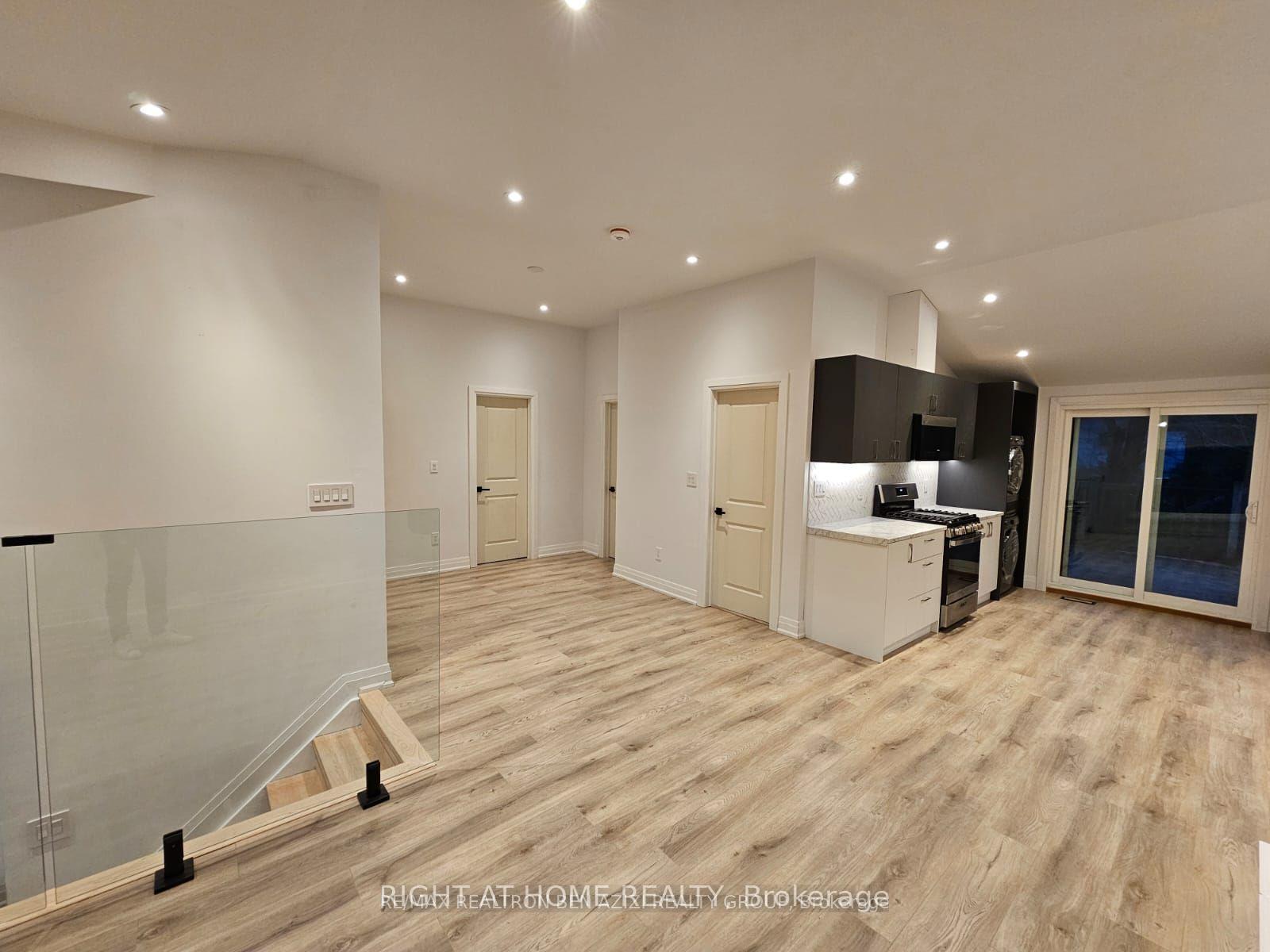 271 Parkwood Avenue, Georgina — photo 2 of 5