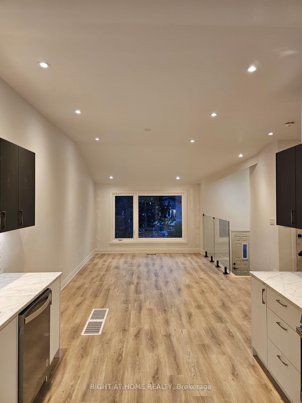 271 Parkwood Avenue, Georgina — photo 4 of 5