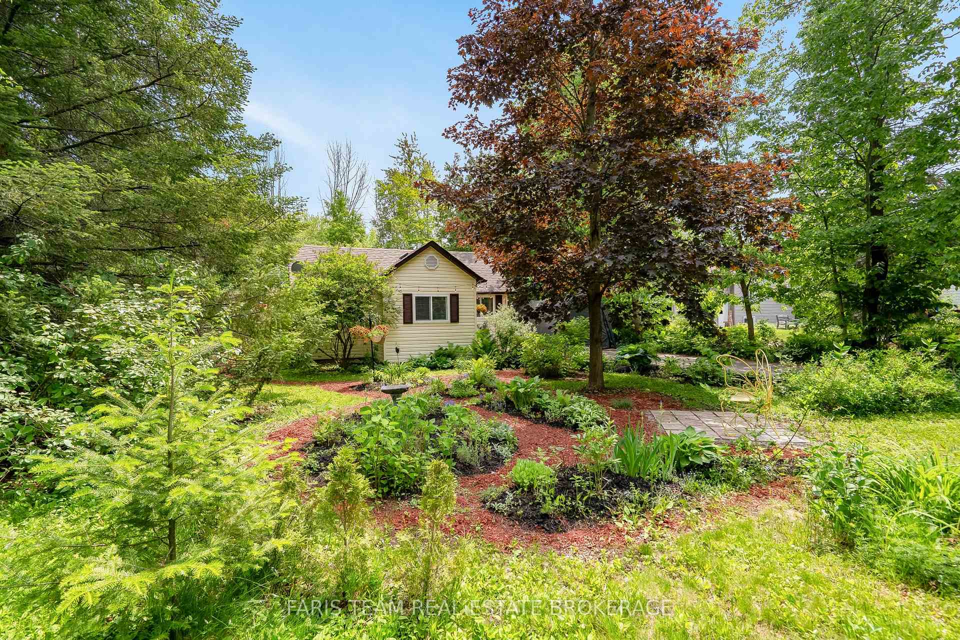 745 James Street, Innisfil — photo 2 of 5