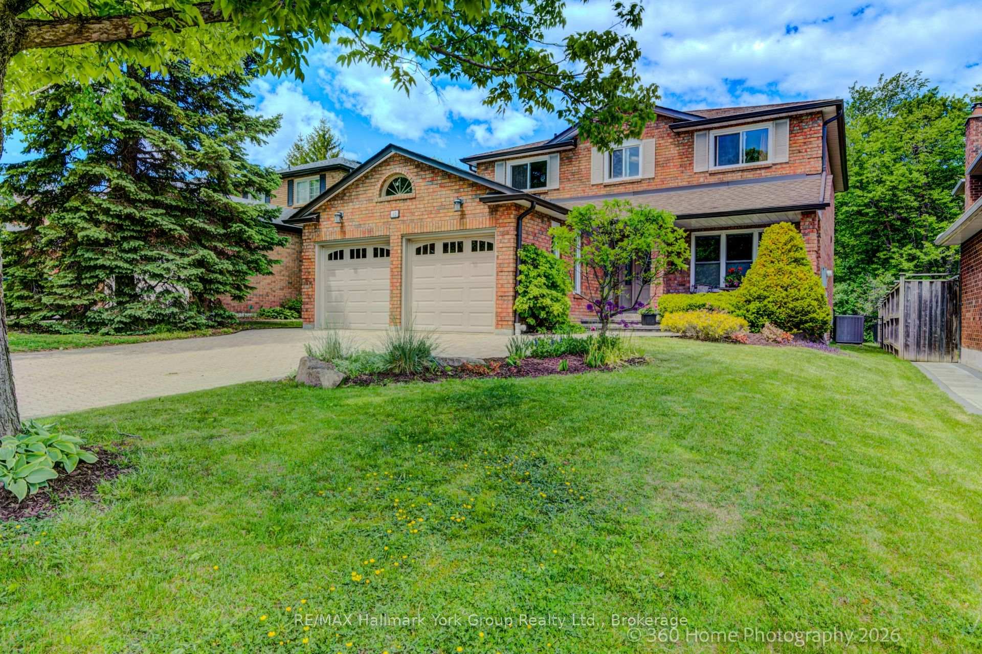 42 Lanewood Drive, Aurora, ON L4G 4T8 — Aurora, Ontario