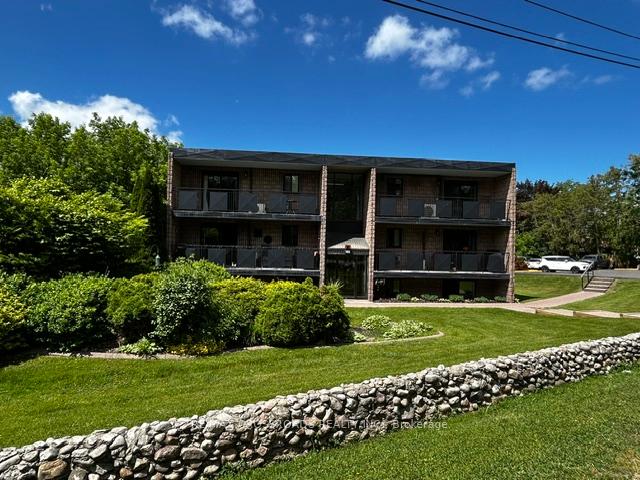 74 The Queensway South Road 106, Georgina — photo 4 of 5