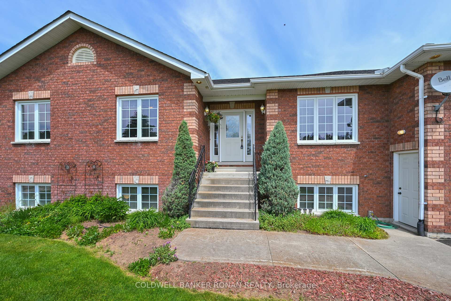 28 Fisher Drive, Adjala-Tosorontio — photo 2 of 5