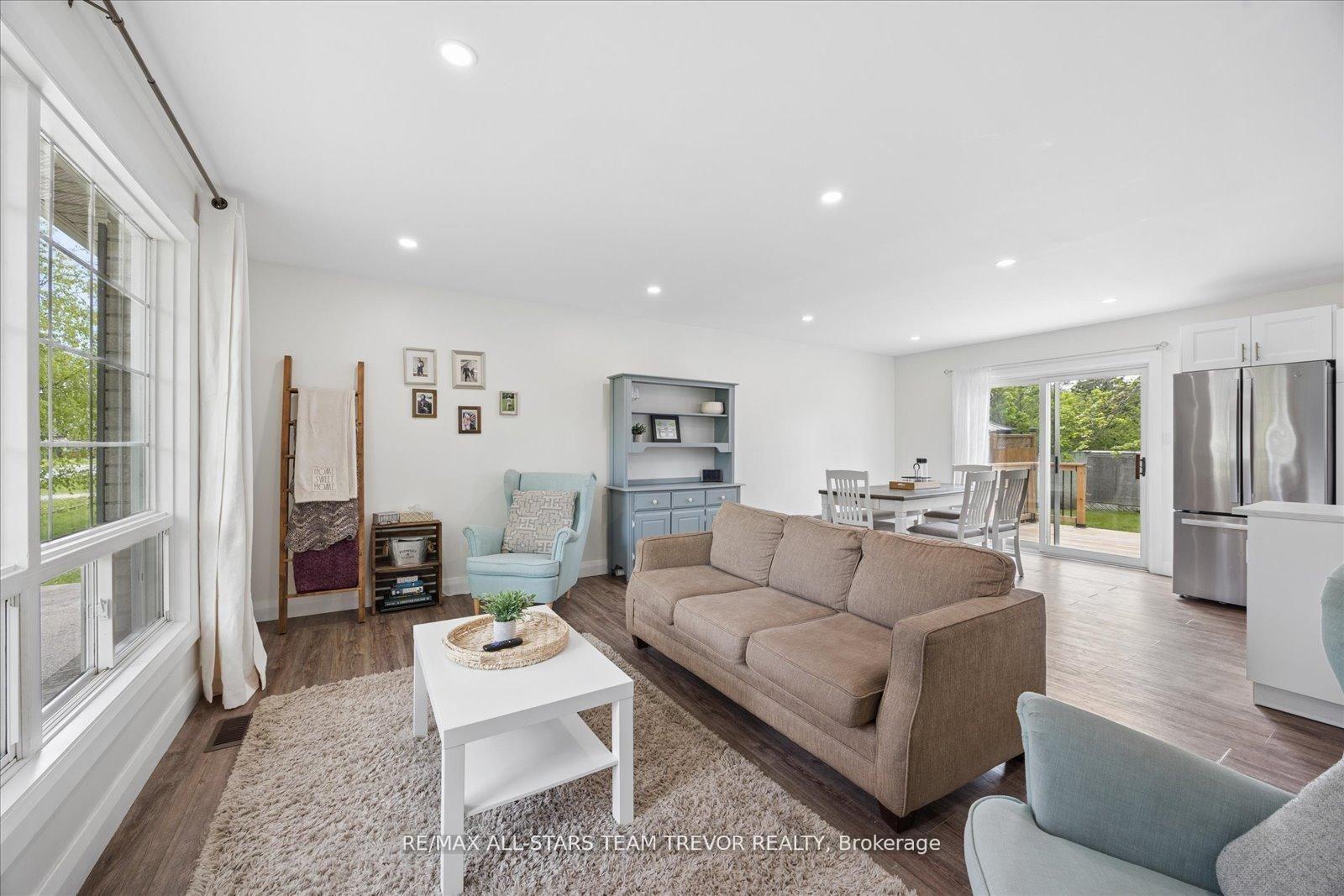 11 Halmar Park Road, Georgina — photo 2 of 5