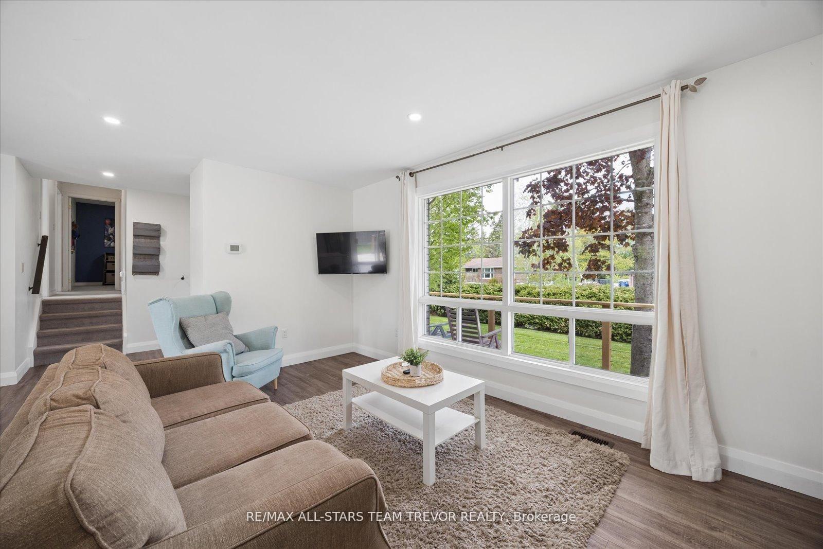 11 Halmar Park Road, Georgina — photo 3 of 5