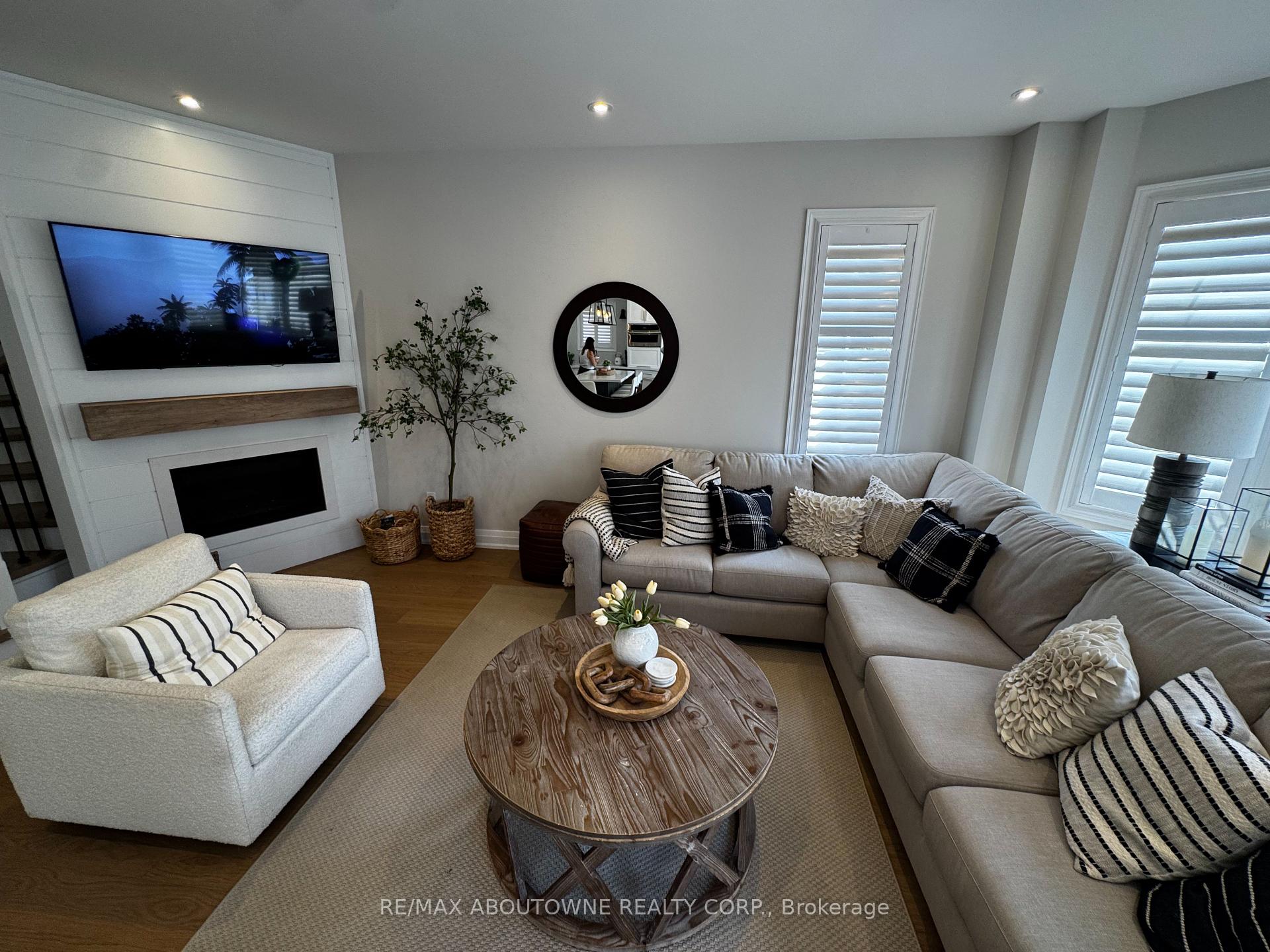 85 Earl Stewart Drive, Aurora — photo 5 of 5