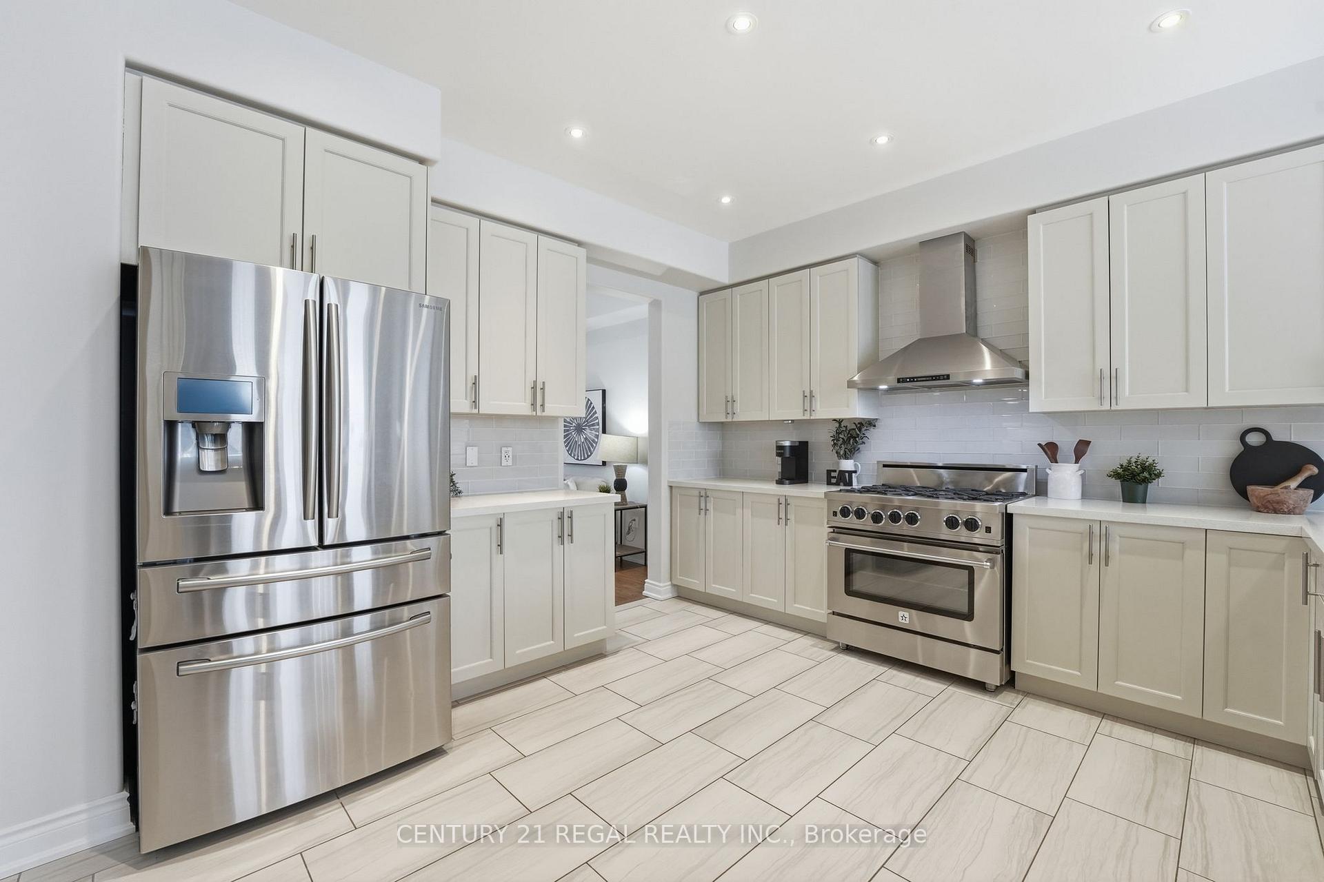 28 Tim Jacobs Drive, Georgina — photo 3 of 5
