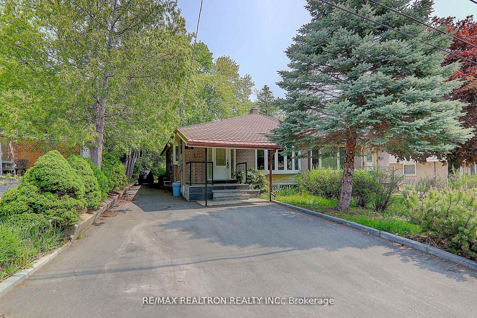 15 Haida Drive, Aurora, ON L4G 3C6 — Aurora, Ontario