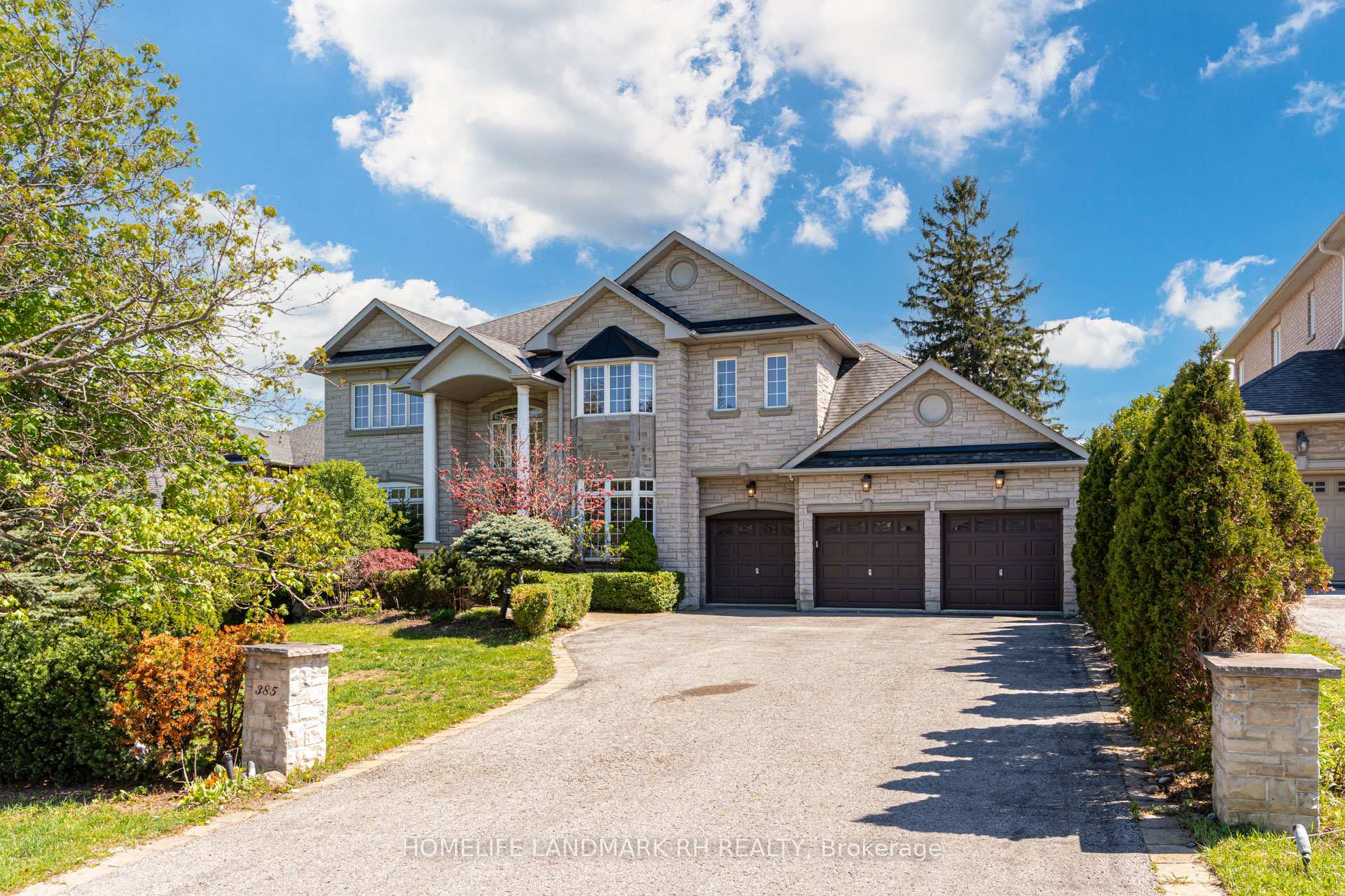 385 Kennedy Street W, Aurora, ON L4G 5M6 — Aurora, Ontario