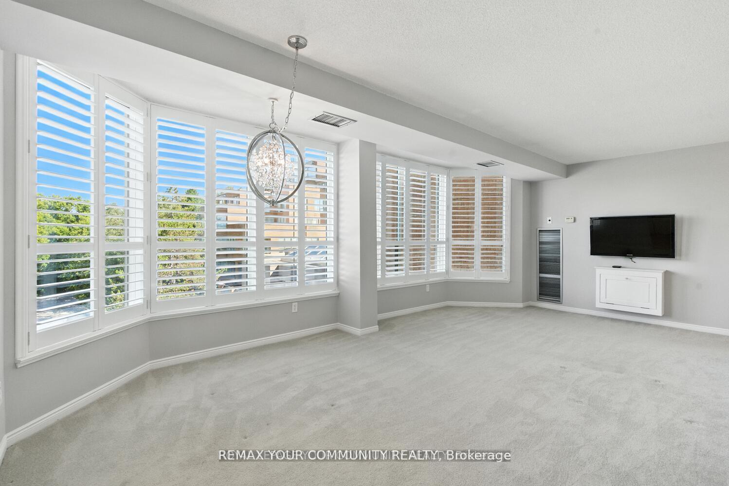 14924 Yonge Street 305, Aurora — photo 4 of 5