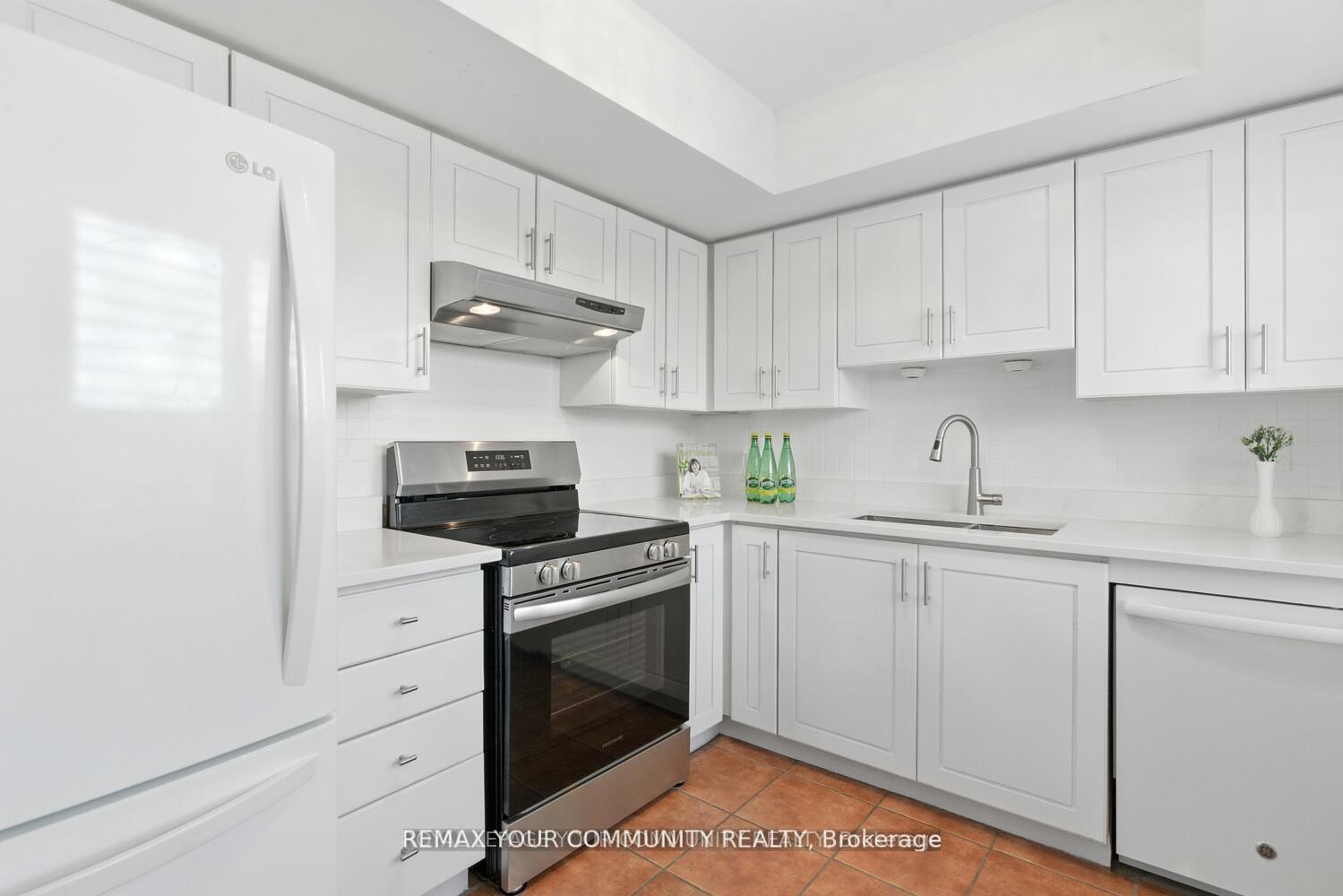 14924 Yonge Street 305, Aurora — photo 5 of 5
