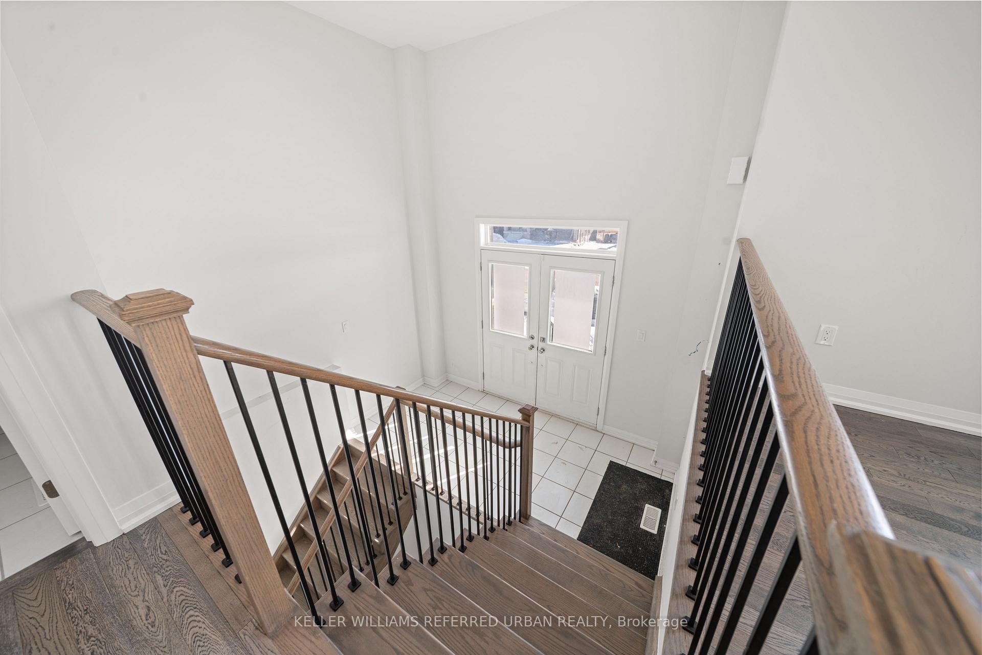 1466 Stovell Crescent Main & Upper, Innisfil — photo 2 of 5