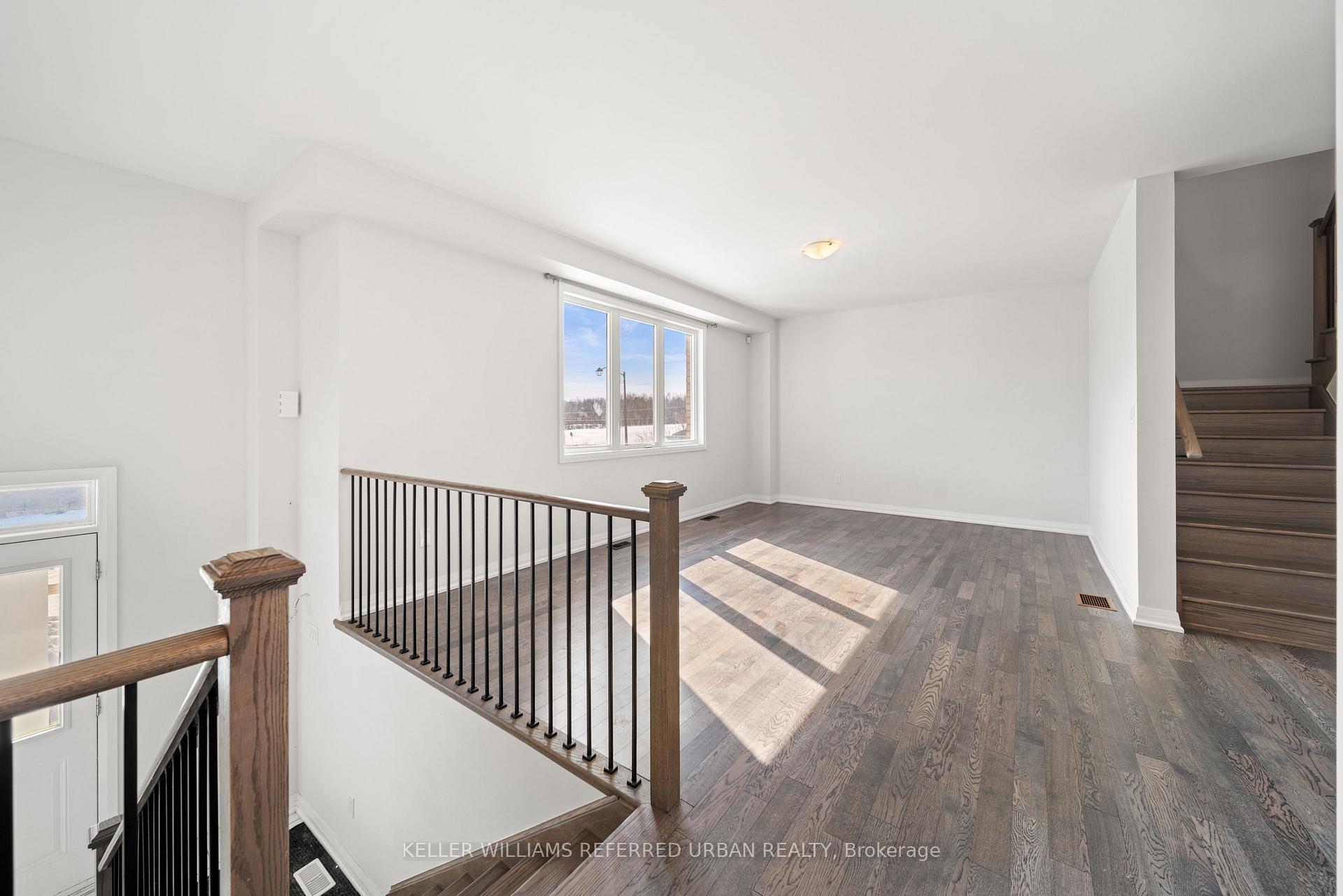 1466 Stovell Crescent Main & Upper, Innisfil — photo 3 of 5