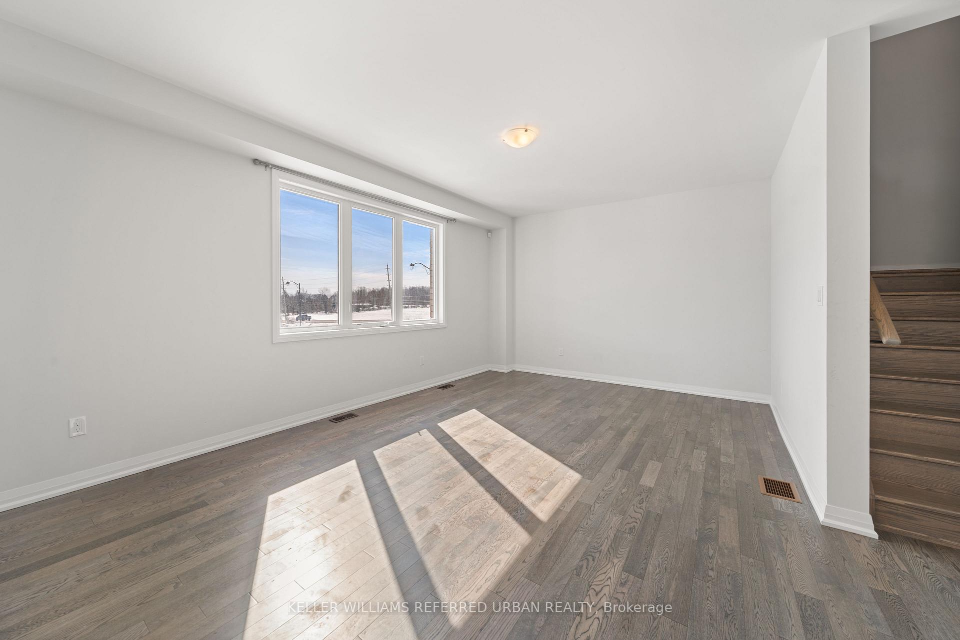1466 Stovell Crescent Main & Upper, Innisfil — photo 4 of 5