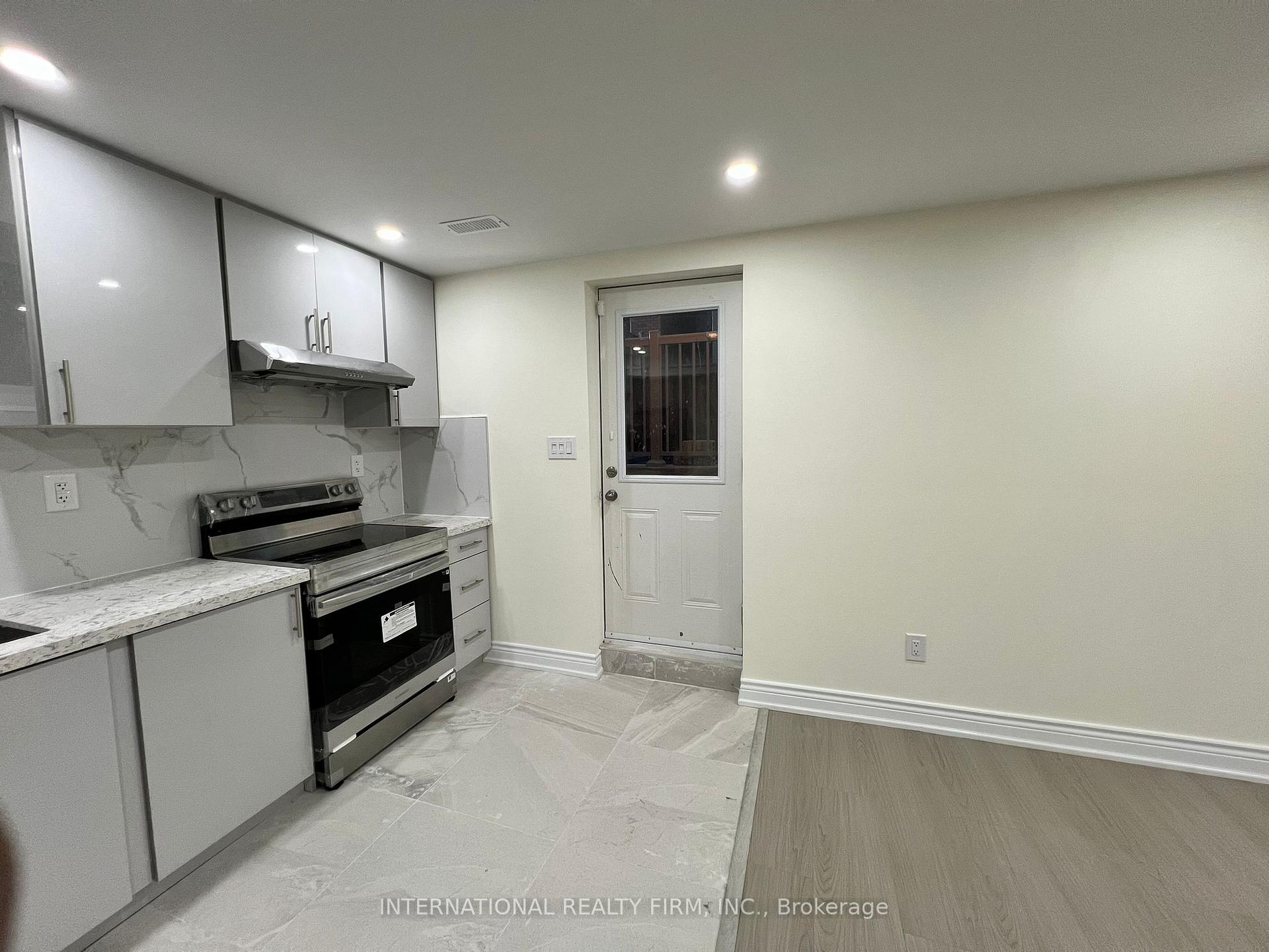 216 Wesmina Avenue, Whitchurch-Stouffville — photo 2 of 5