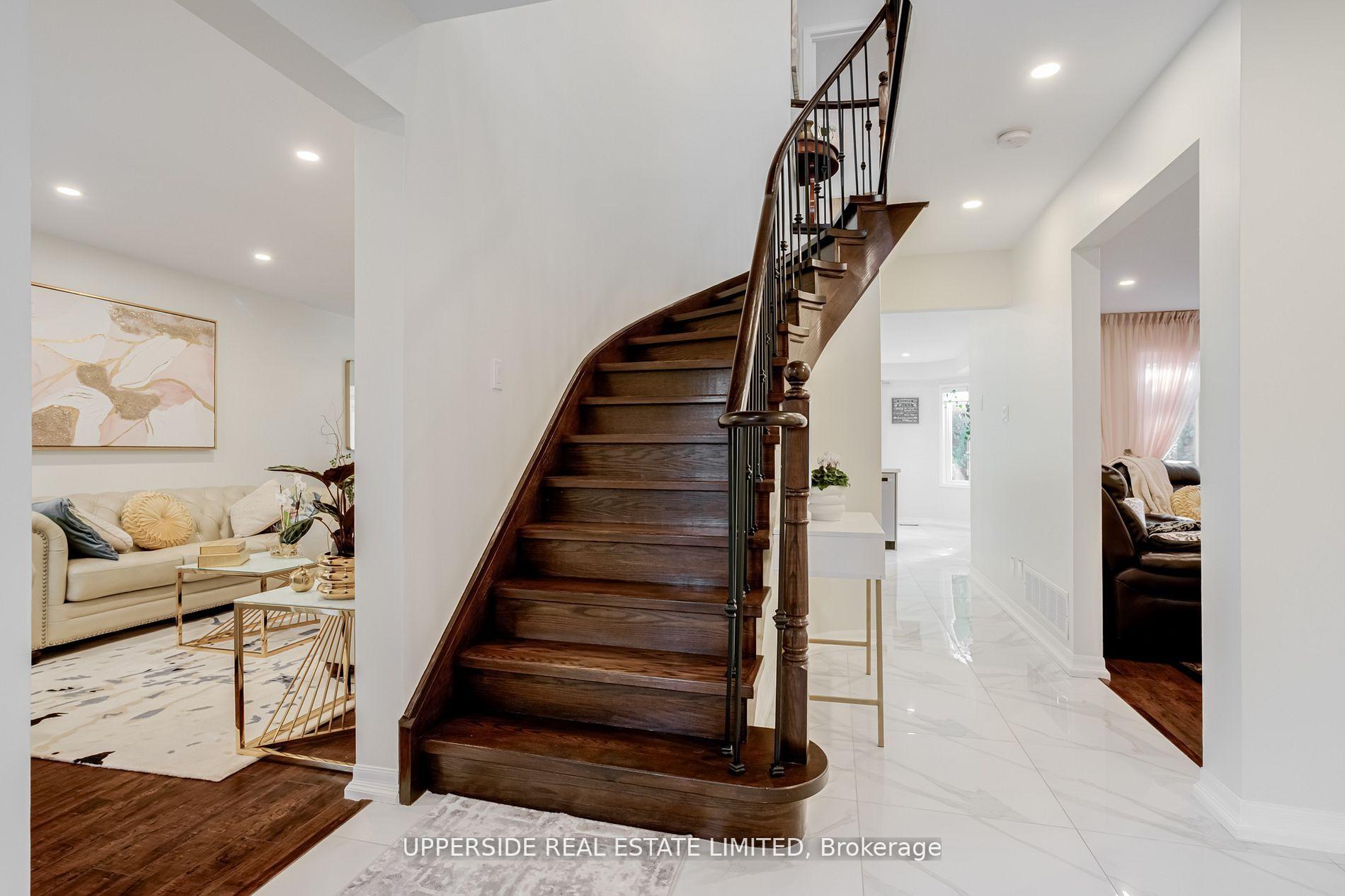 167 Covent Crescent, Aurora — photo 3 of 5
