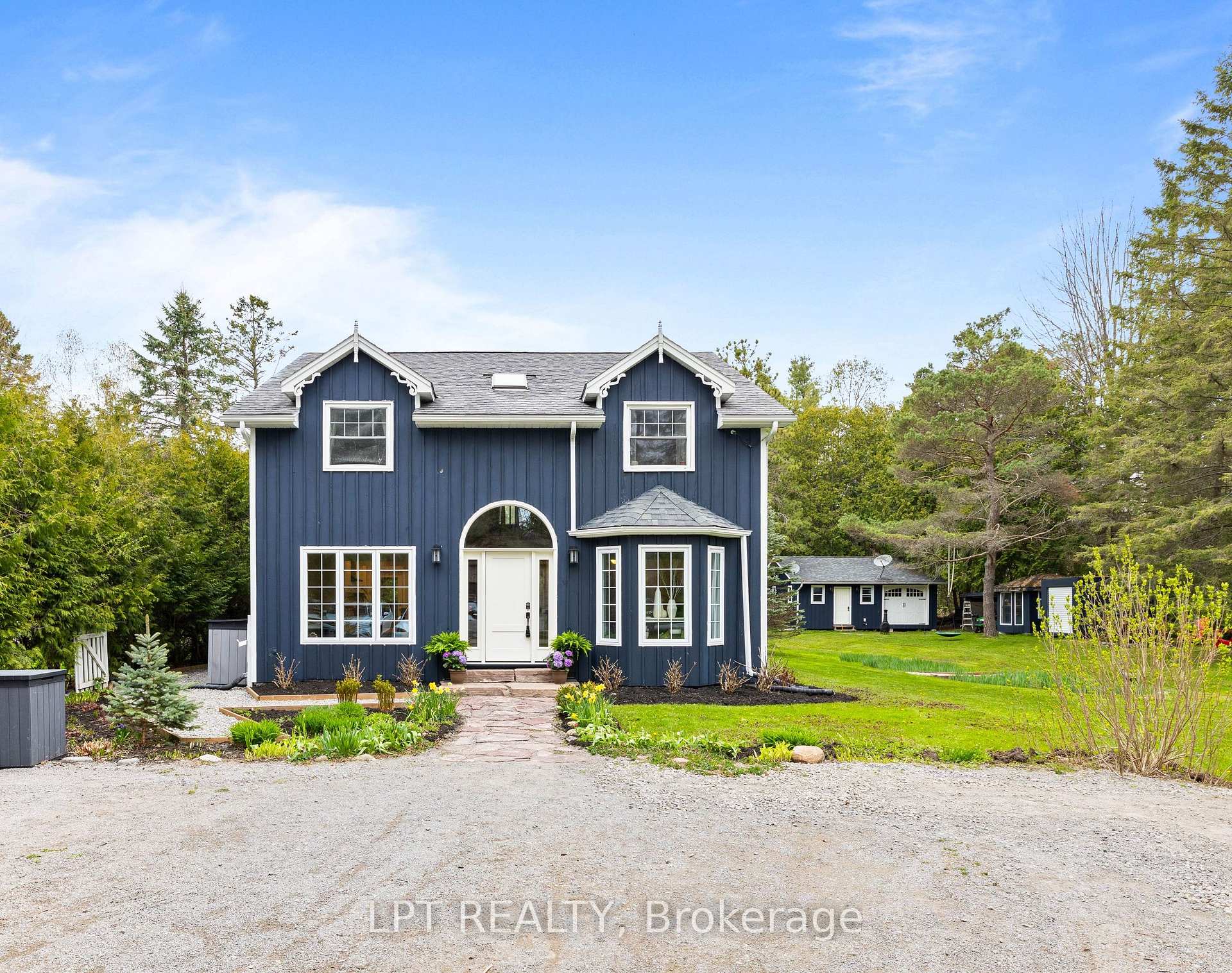 26 Vambola Avenue, Georgina, ON L0E 1N0 — Georgina, Ontario