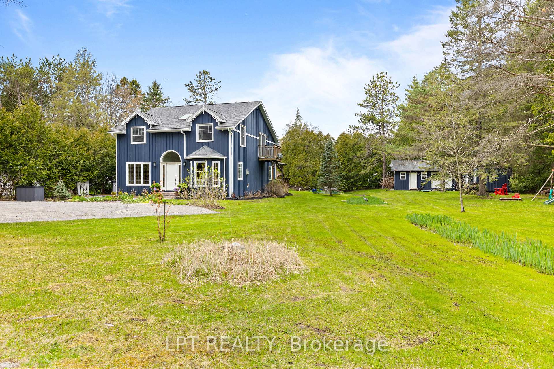 26 Vambola Avenue, Georgina — photo 3 of 5