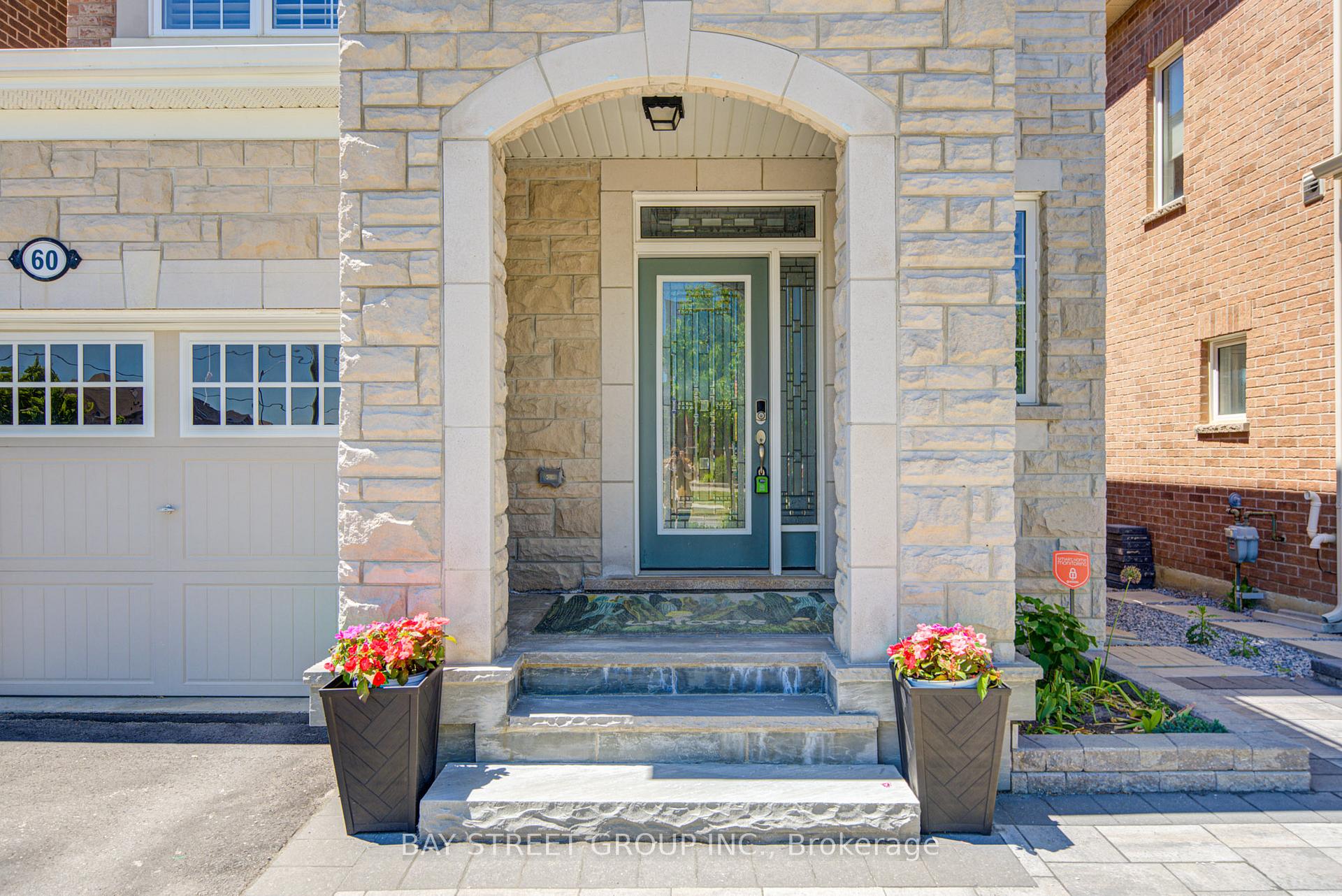 60 Buckle Crescent, Aurora — photo 3 of 5