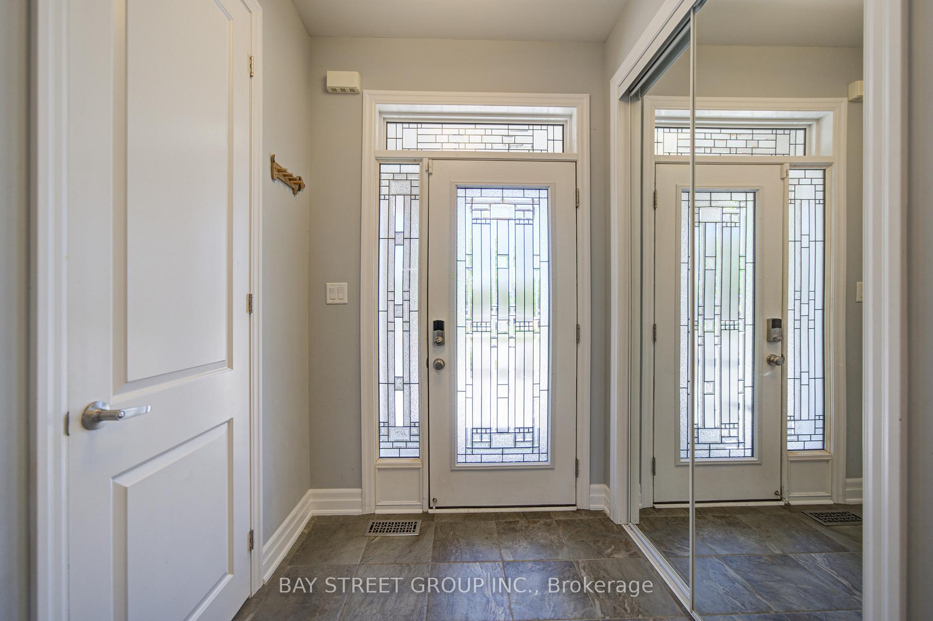 60 Buckle Crescent, Aurora — photo 4 of 5