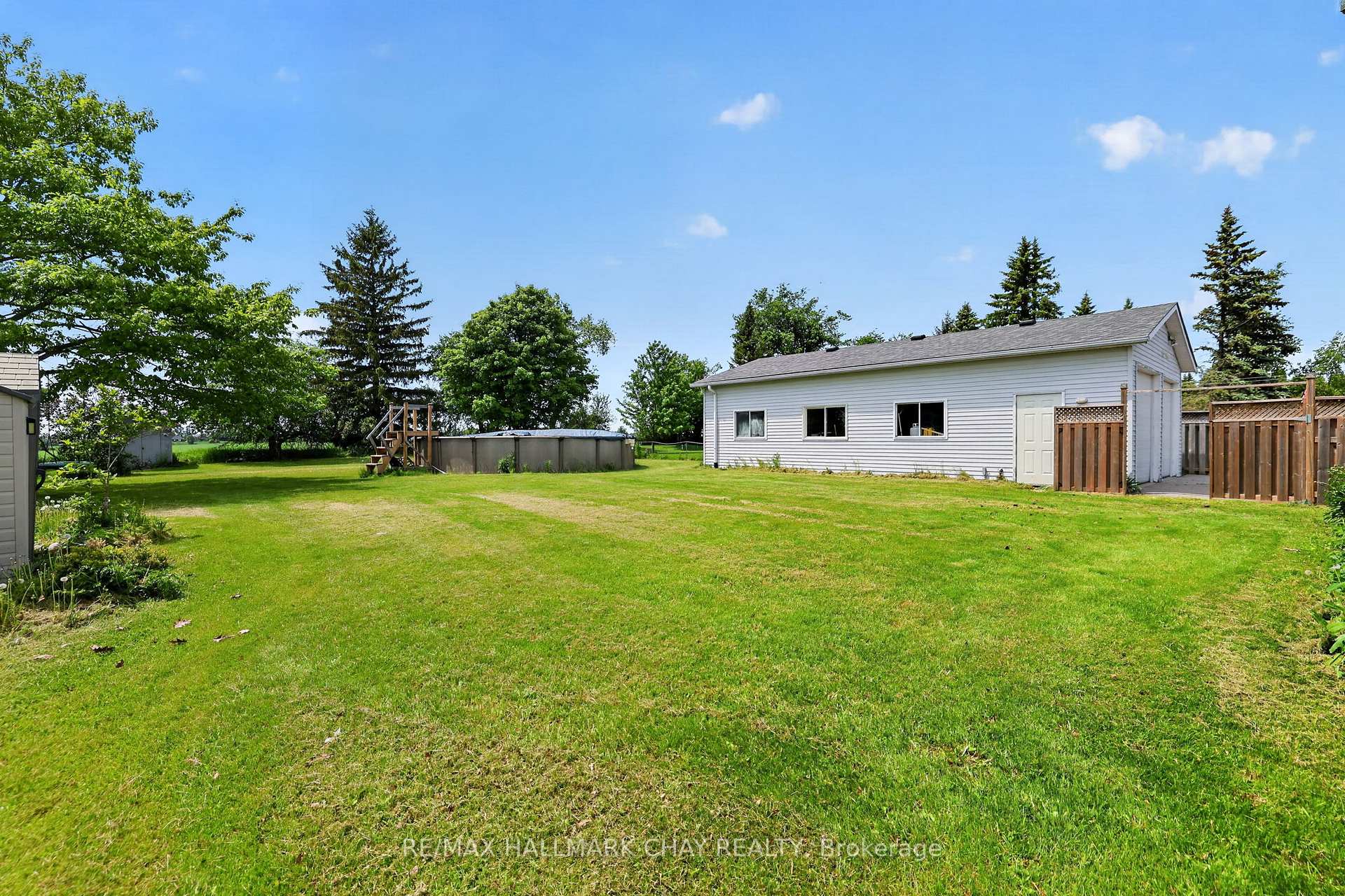 2652 Lawrence Avenue, Innisfil — photo 2 of 5