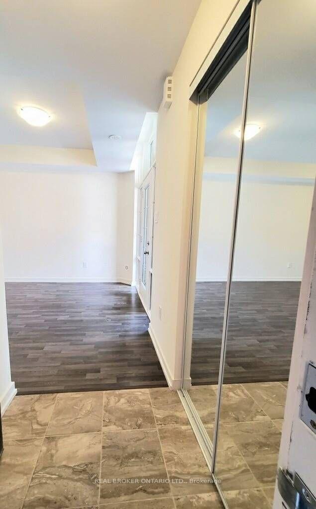 2 linsmore Place 204, Whitchurch-Stouffville — photo 3 of 5