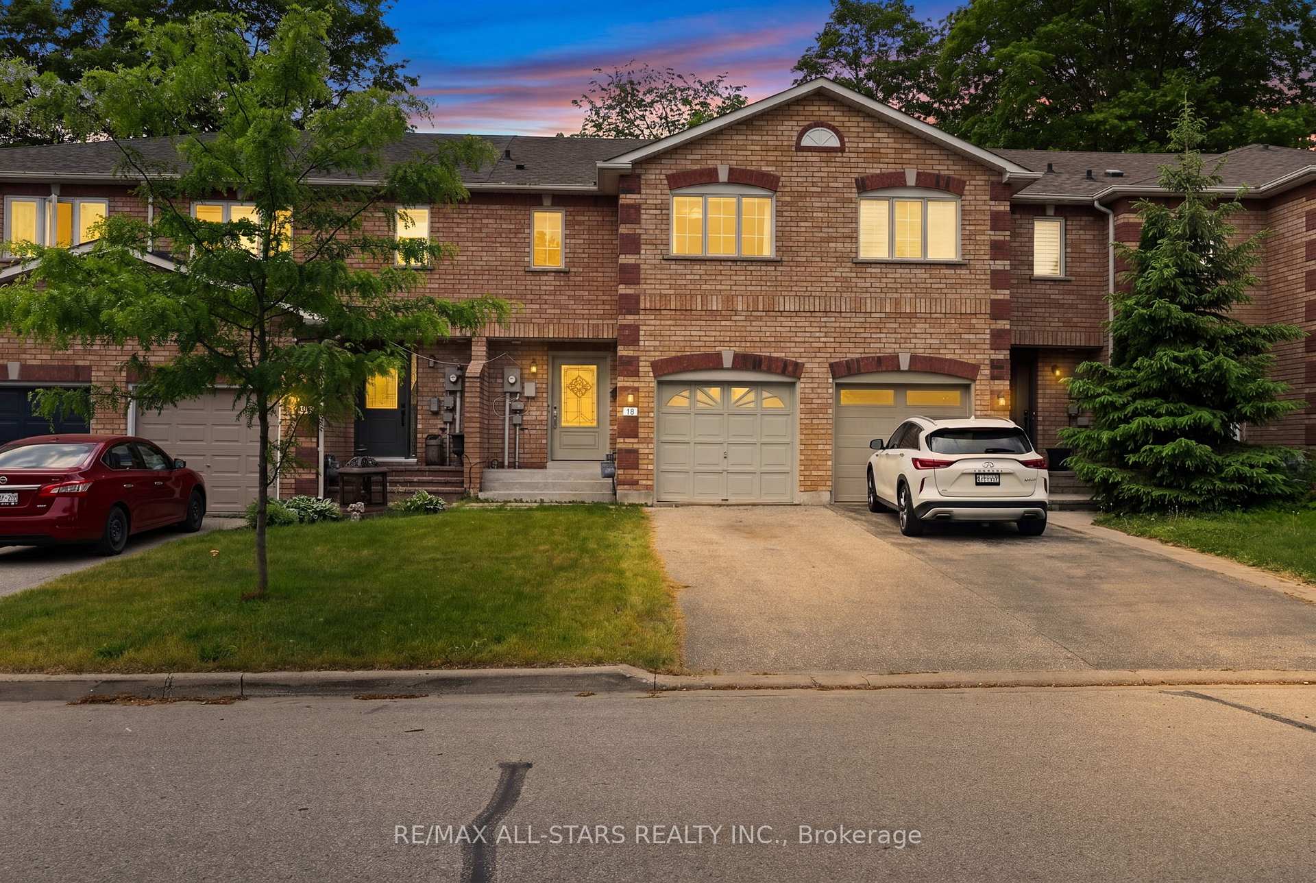 18 Lancaster Court, Georgina — photo 2 of 5