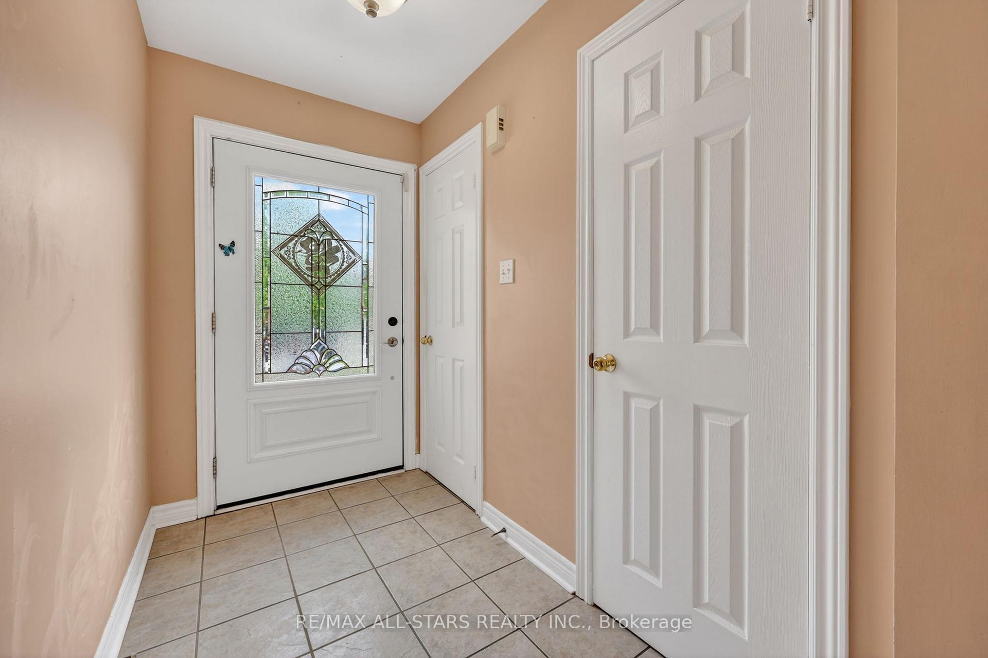 18 Lancaster Court, Georgina — photo 4 of 5