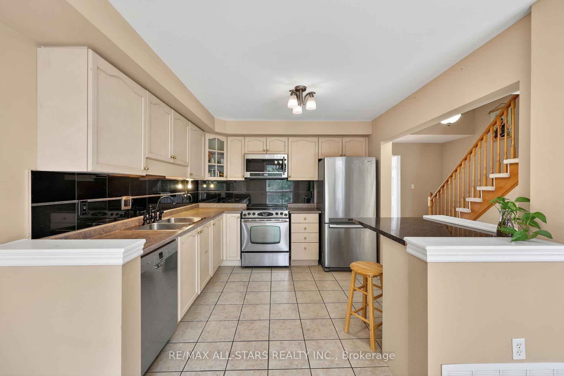 18 Lancaster Court, Georgina — photo 5 of 5