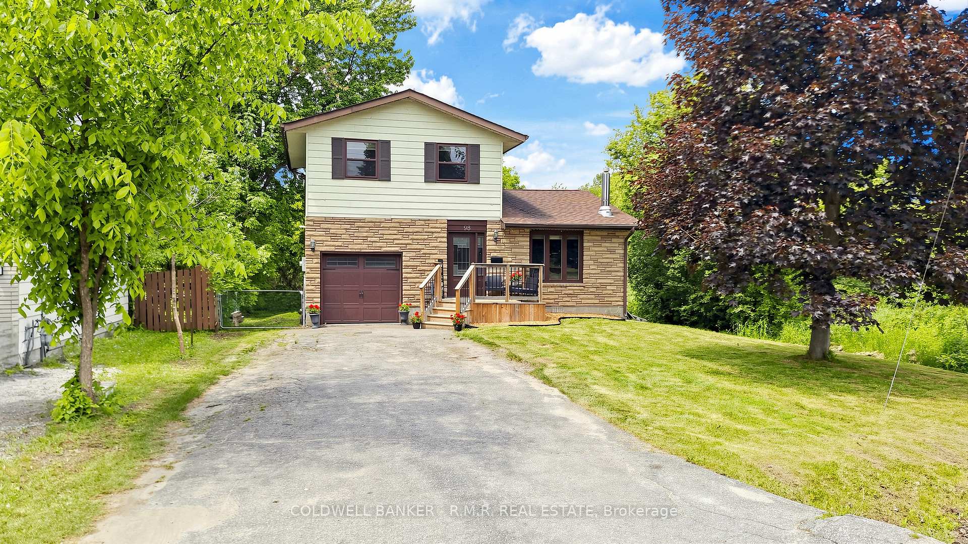 98 Metro Road S, Georgina — photo 2 of 5