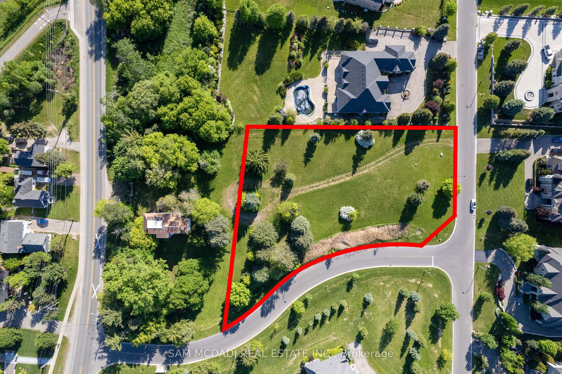 16 Charles Cooper Court, Vaughan, ON L0J 1C0