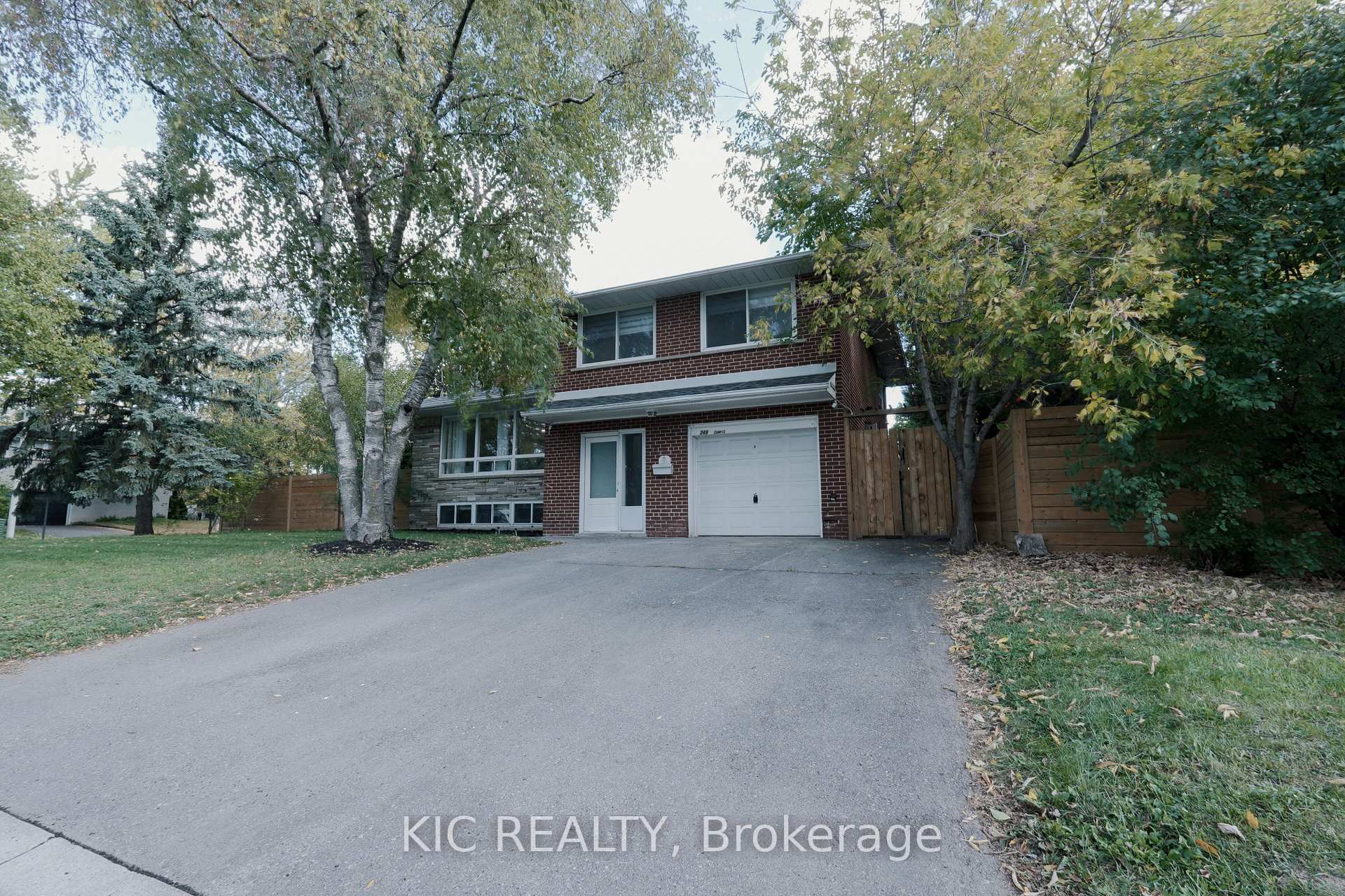 249 Tampico Road, Richmond Hill, ON L4C 4R8