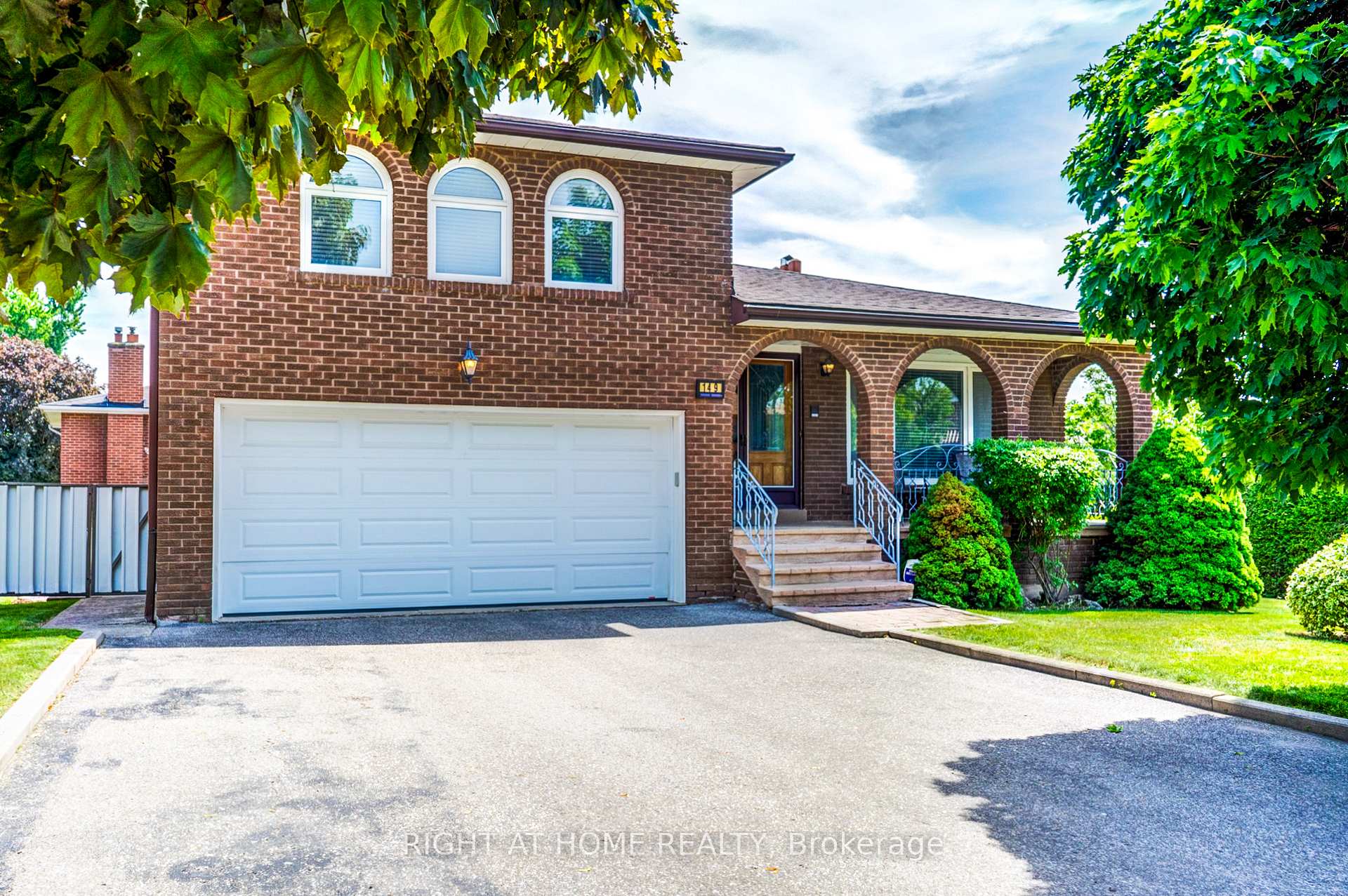 149 Jeanne Drive W, Vaughan, ON L4L 1X8